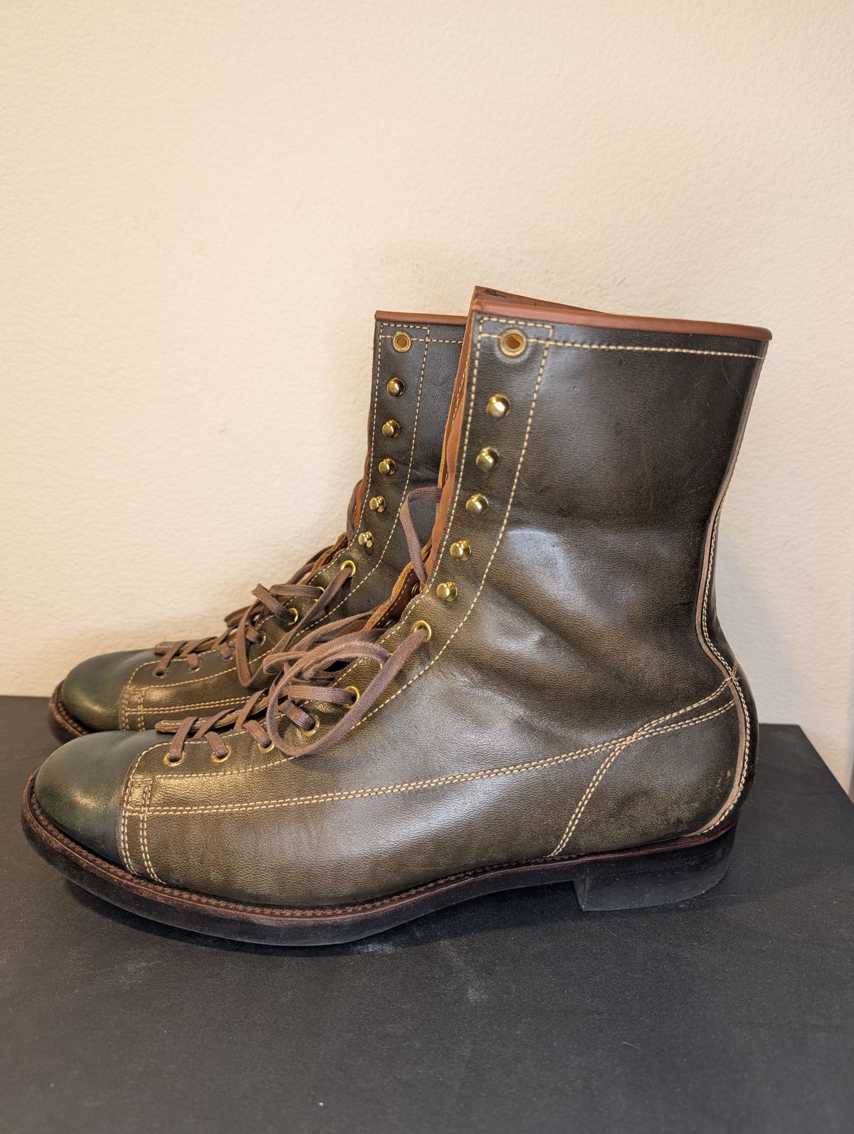 Photo by unofficiallegends on April 5, 2026 of the Clinch Gary Boots in Clinch / Green-Overdyed Horsebutt.