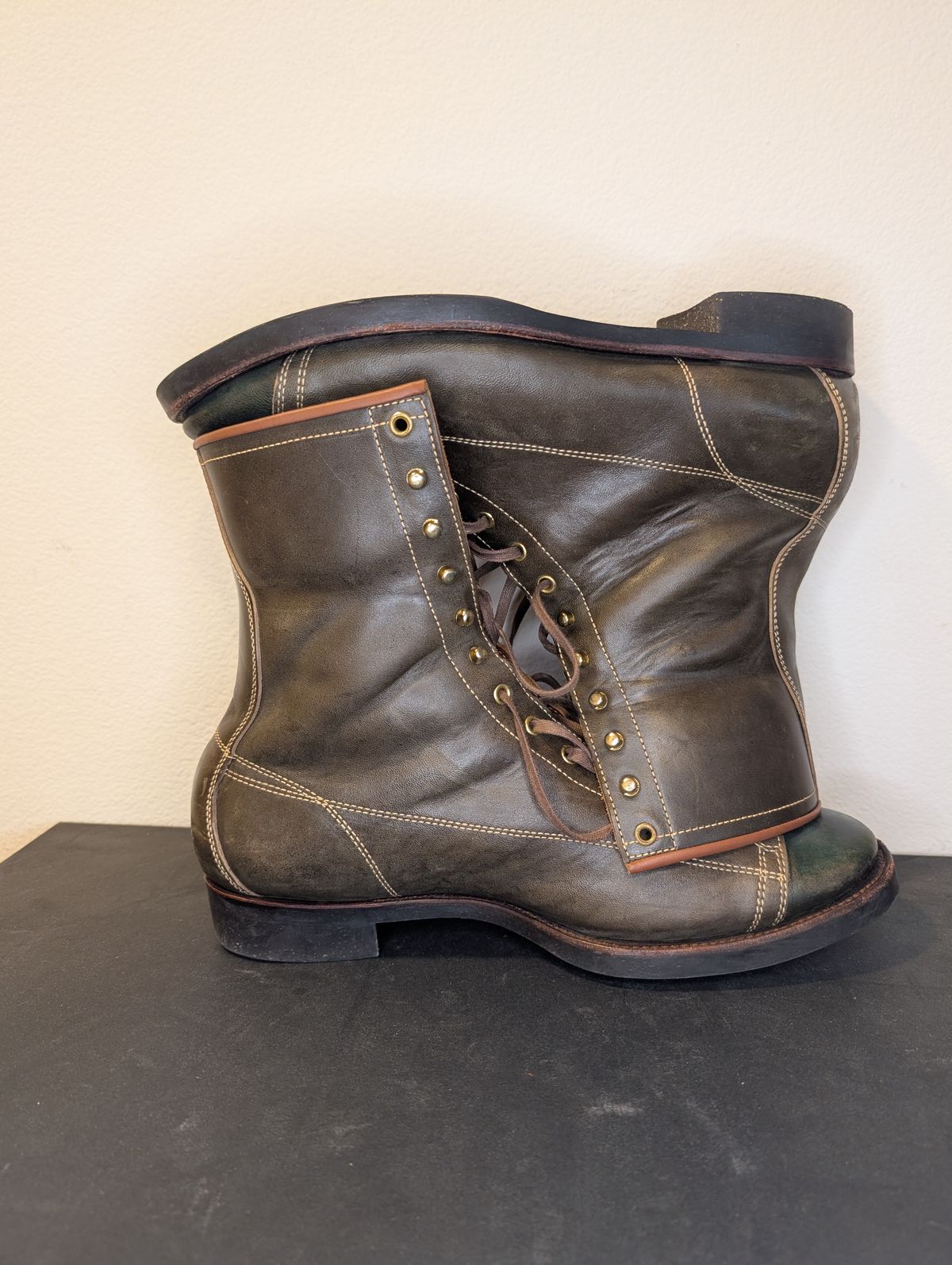 Photo by unofficiallegends on April 5, 2026 of the Clinch Gary Boots in Clinch / Green-Overdyed Horsebutt.