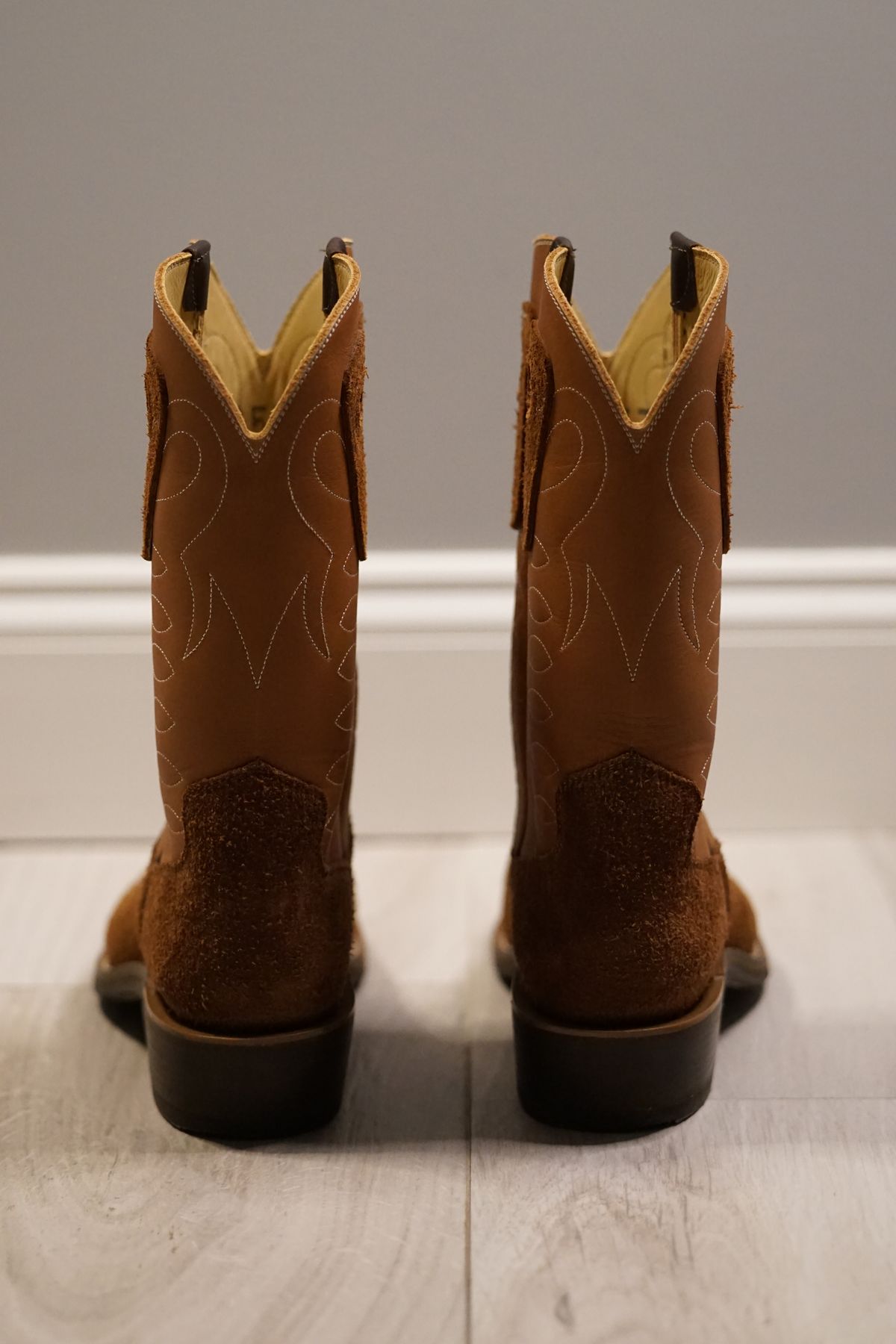 Photo by litespeedd on October 1, 2024 of the Beck Cowboy Boots Working Cowboy Custom in Seidel Brown Roughout.