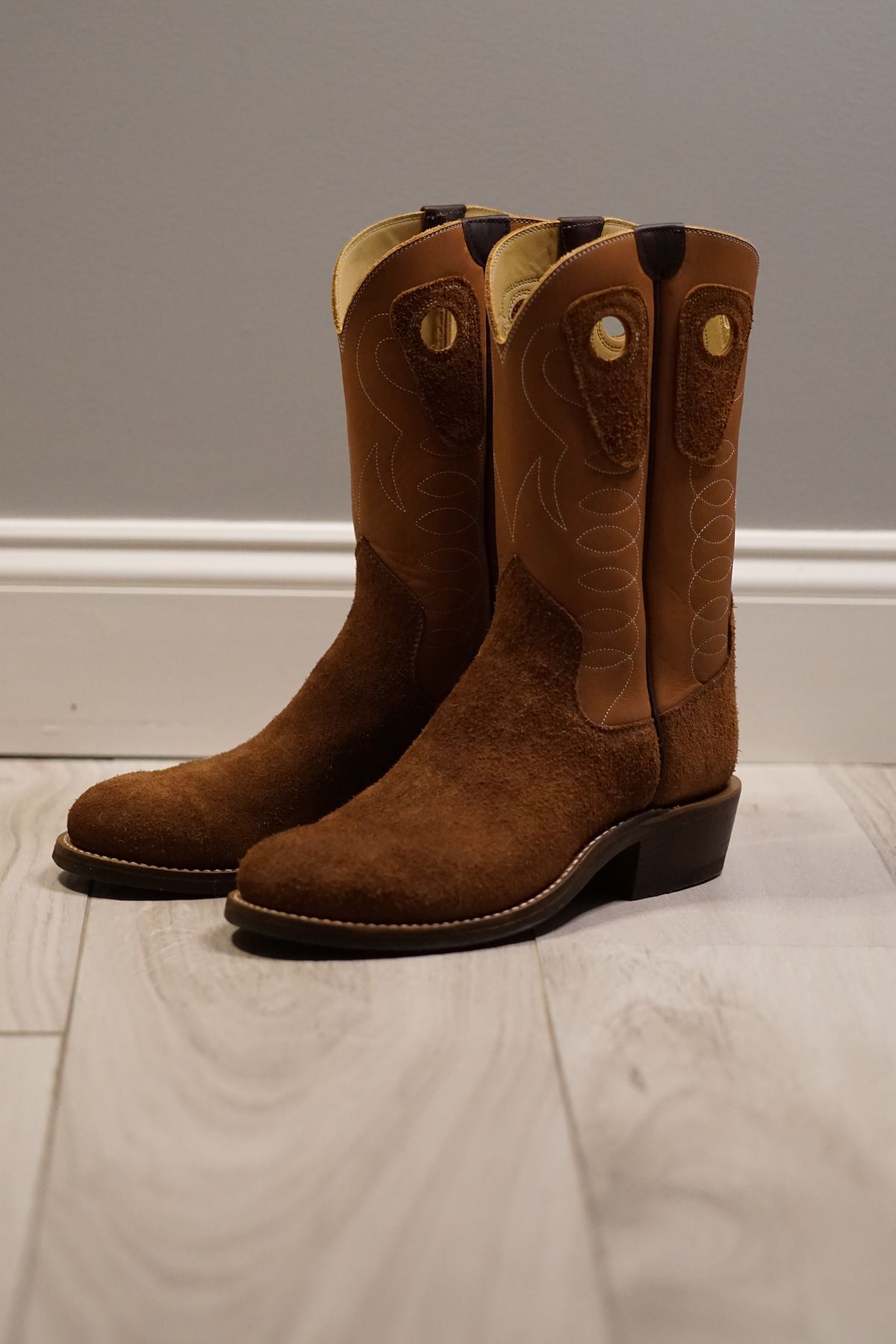 Photo by litespeedd on October 1, 2024 of the Beck Cowboy Boots Working Cowboy Custom in Seidel Brown Roughout.