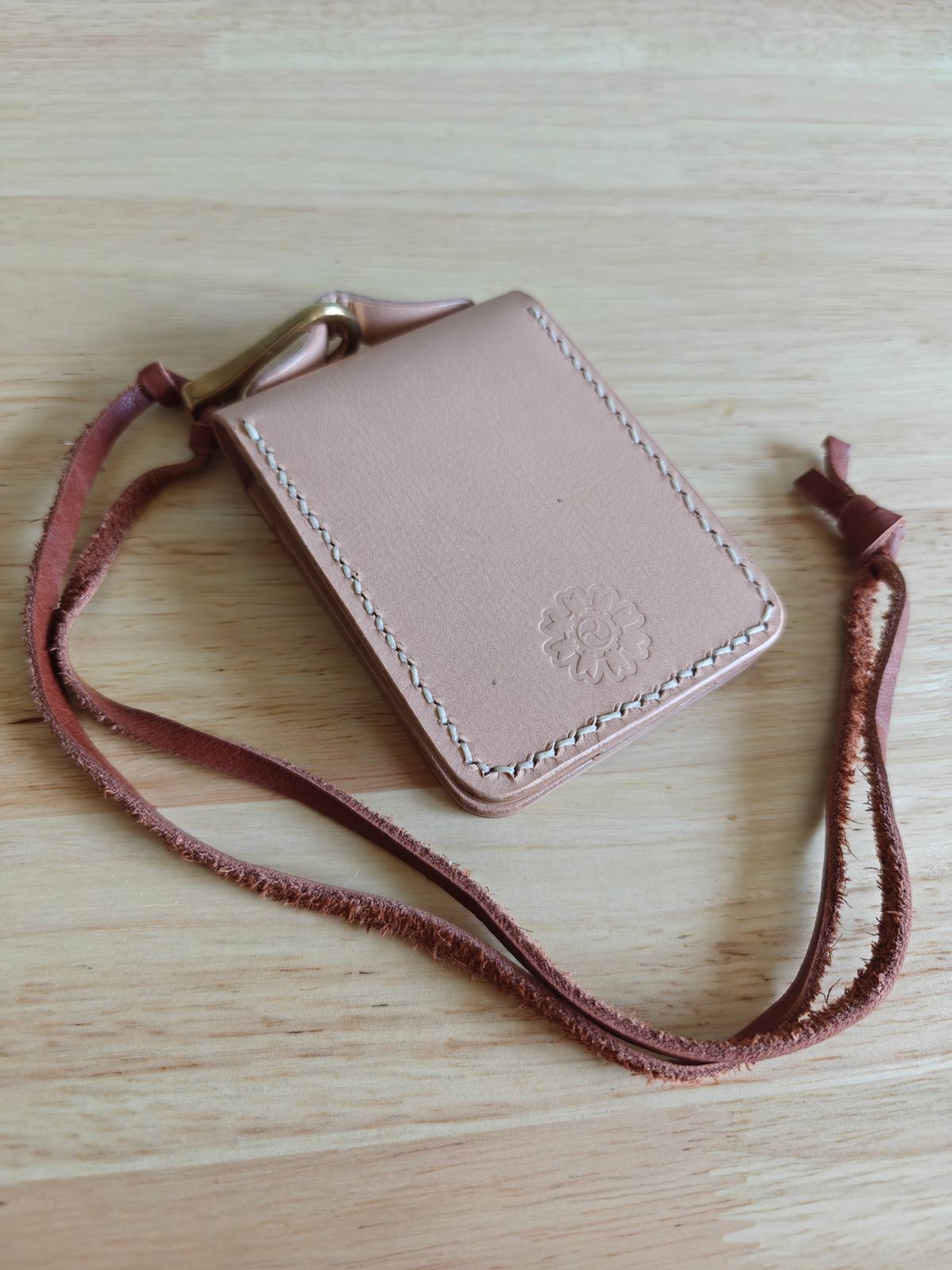 Photo by litespeedd on October 1, 2025 of the Black Lotus Leather Custom Card Case in Korba Buffalo Calf Natural.