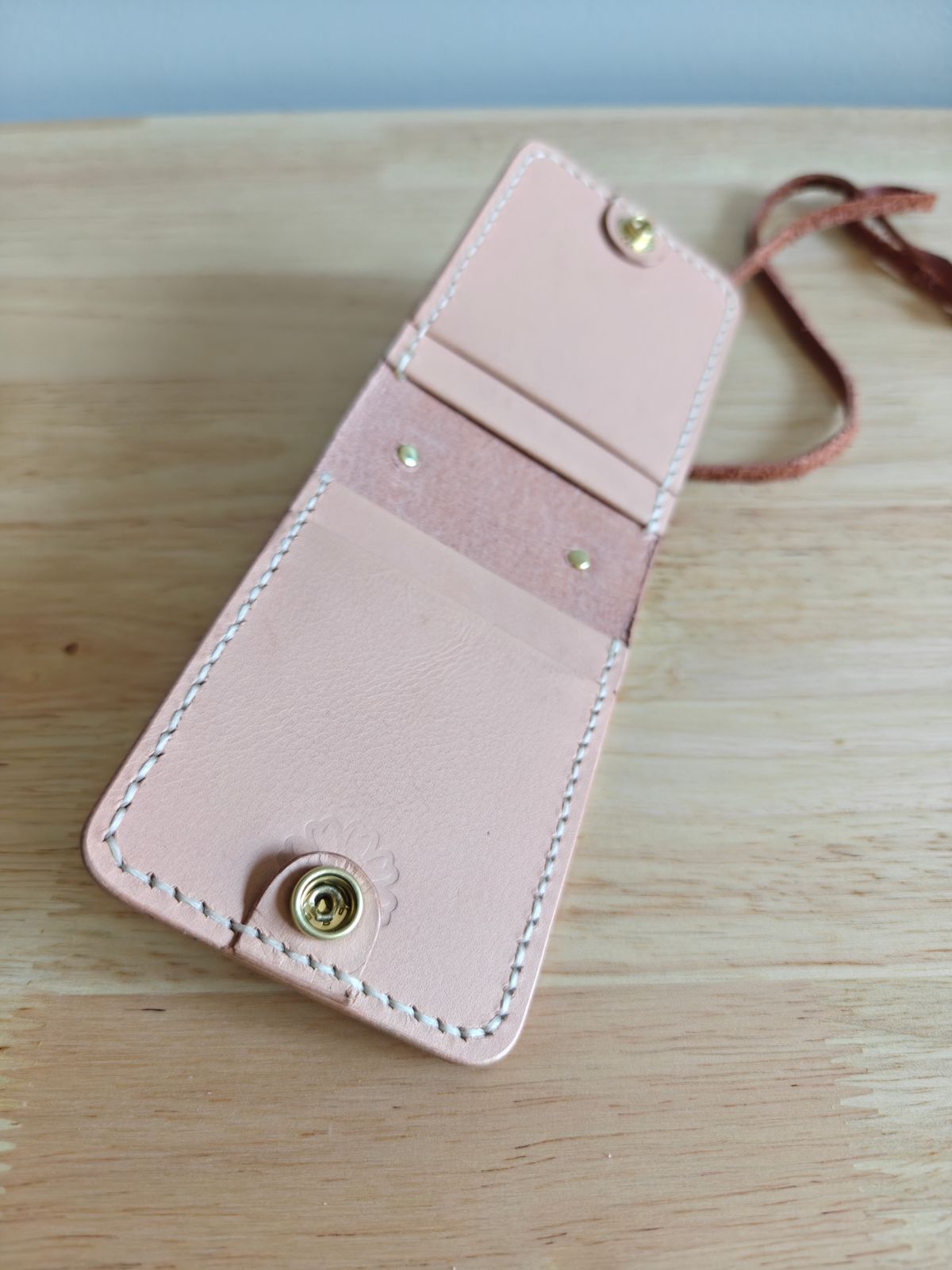 Photo by litespeedd on October 1, 2025 of the Black Lotus Leather Custom Card Case in Korba Buffalo Calf Natural.