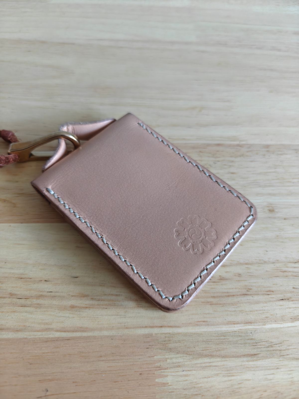 Photo by litespeedd on November 1, 2025 of the Black Lotus Leather Custom Card Case in Korba Buffalo Calf Natural.
