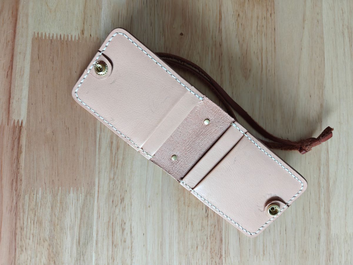 Photo by litespeedd on December 4, 2025 of the Black Lotus Leather Custom Card Case in Korba Buffalo Calf Natural.