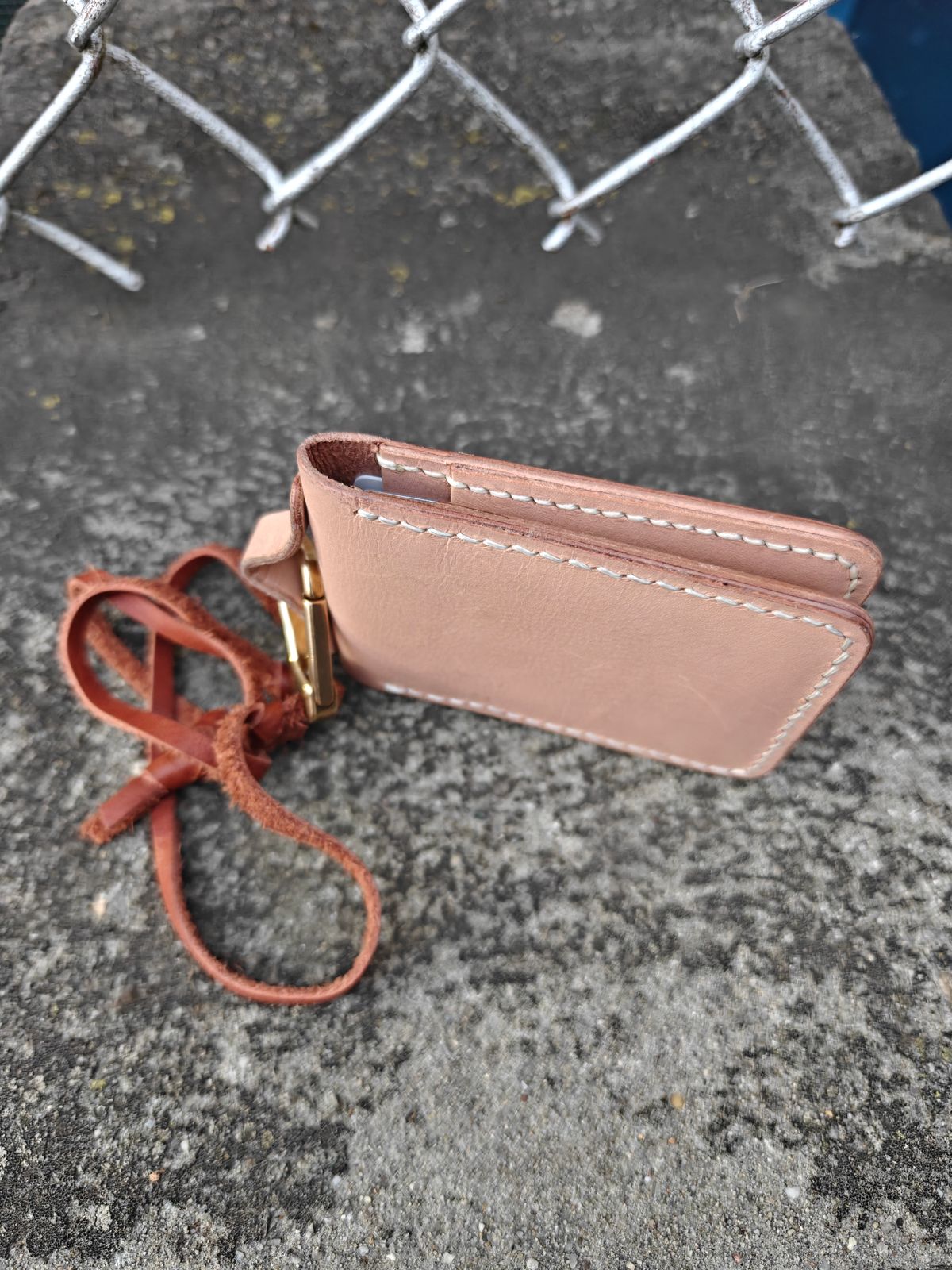 Photo by litespeedd on January 2, 2026 of the Black Lotus Leather Custom Card Case in Korba Buffalo Calf Natural.