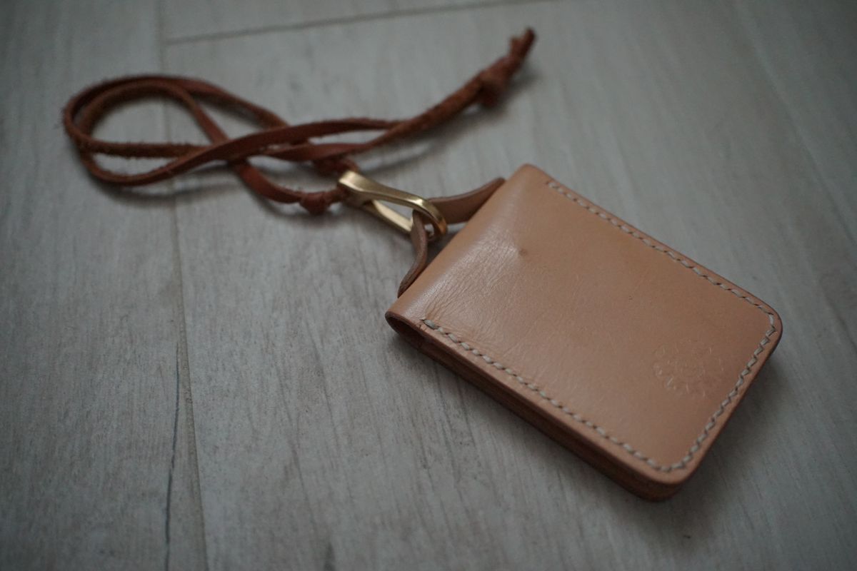 Photo by litespeedd on February 3, 2026 of the Black Lotus Leather Custom Card Case in Korba Buffalo Calf Natural.
