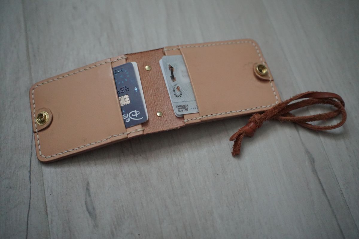 Photo by litespeedd on February 3, 2026 of the Black Lotus Leather Custom Card Case in Korba Buffalo Calf Natural.