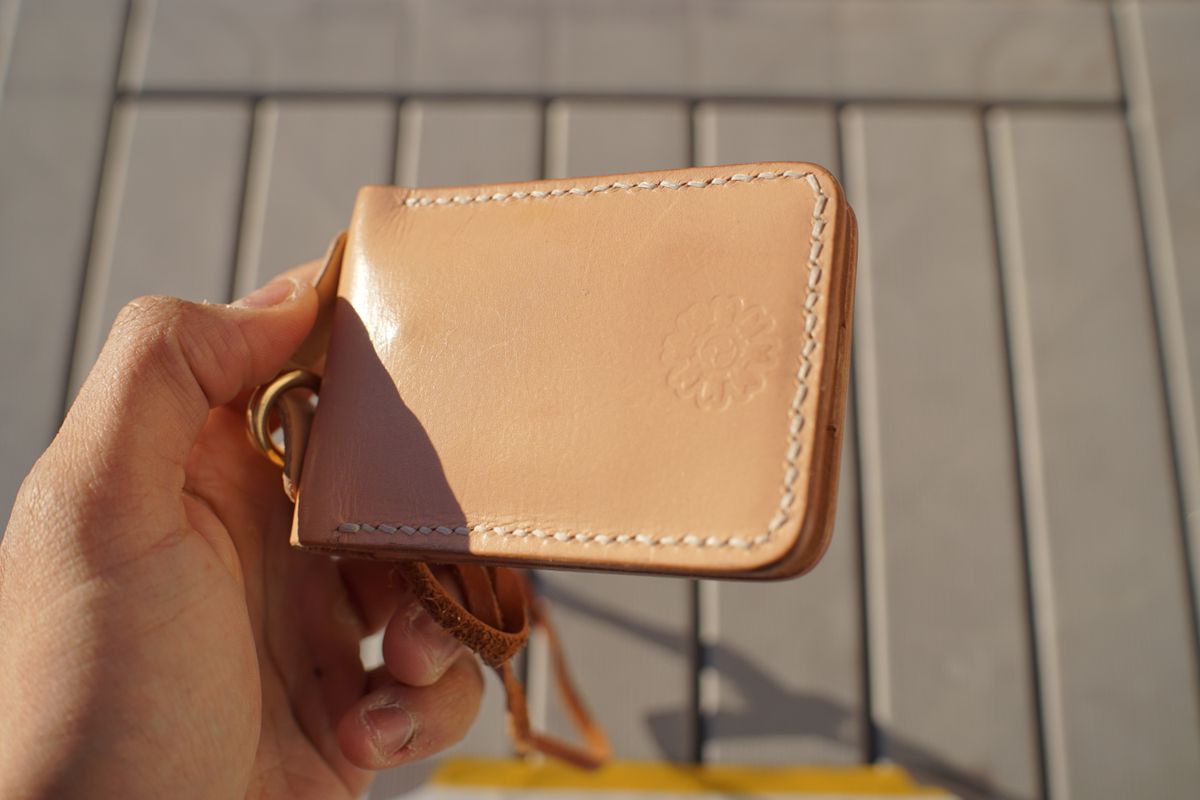 Photo by litespeedd on March 1, 2026 of the Black Lotus Leather Custom Card Case in Korba Buffalo Calf Natural.