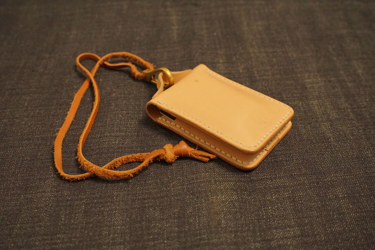 Photo by litespeedd on April 5, 2026 of the Black Lotus Leather Custom Card Case in Korba Buffalo Calf Natural.