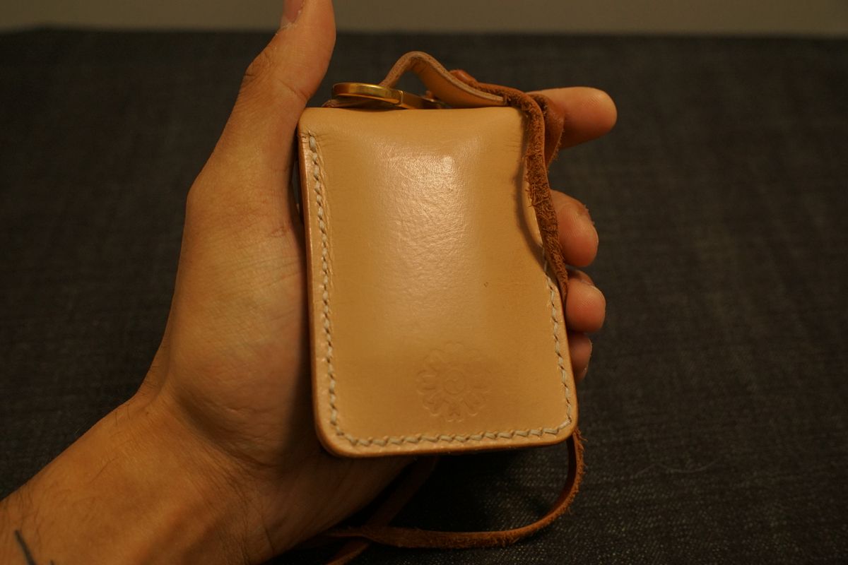 Photo by litespeedd on April 5, 2026 of the Black Lotus Leather Custom Card Case in Korba Buffalo Calf Natural.