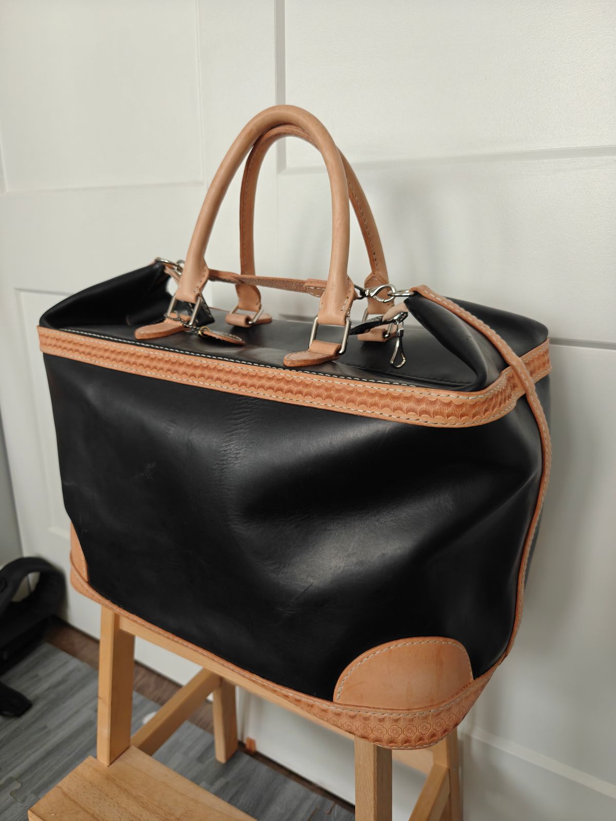 Photo by litespeedd on August 13, 2025 of the Black Lotus Leather Travel Bag in Weaver Natural Vegetable Tan Shoulder & La Bretagna Cowboy Black.