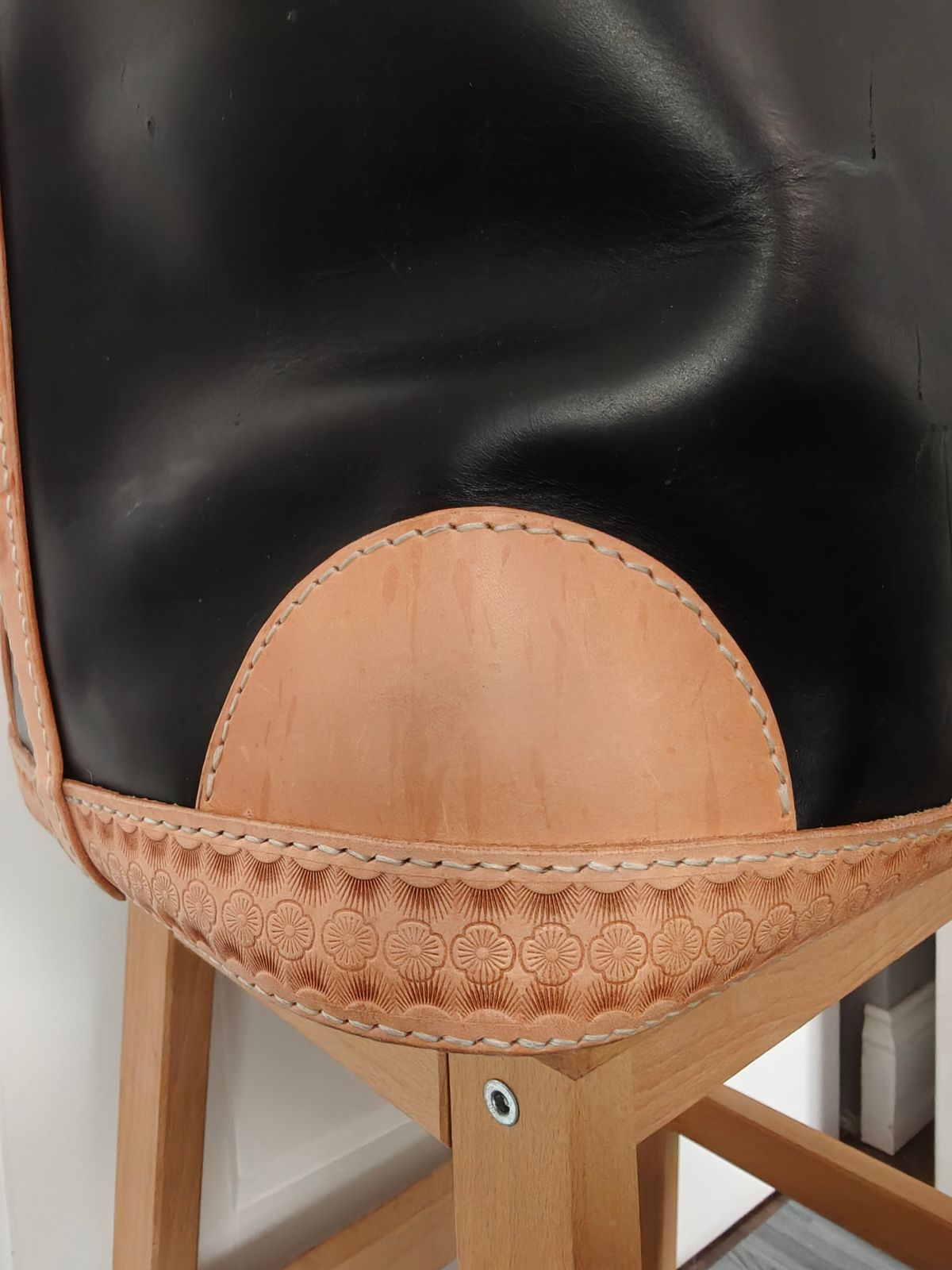 Photo by litespeedd on August 13, 2025 of the Black Lotus Leather Travel Bag in Weaver Natural Vegetable Tan Shoulder & La Bretagna Cowboy Black.