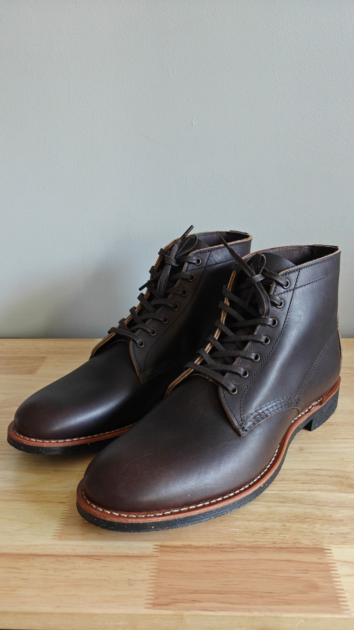 Photo by litespeedd on October 1, 2025 of the Red Wing 8061 Merchant in S.B. Foot Ebony Harness.
