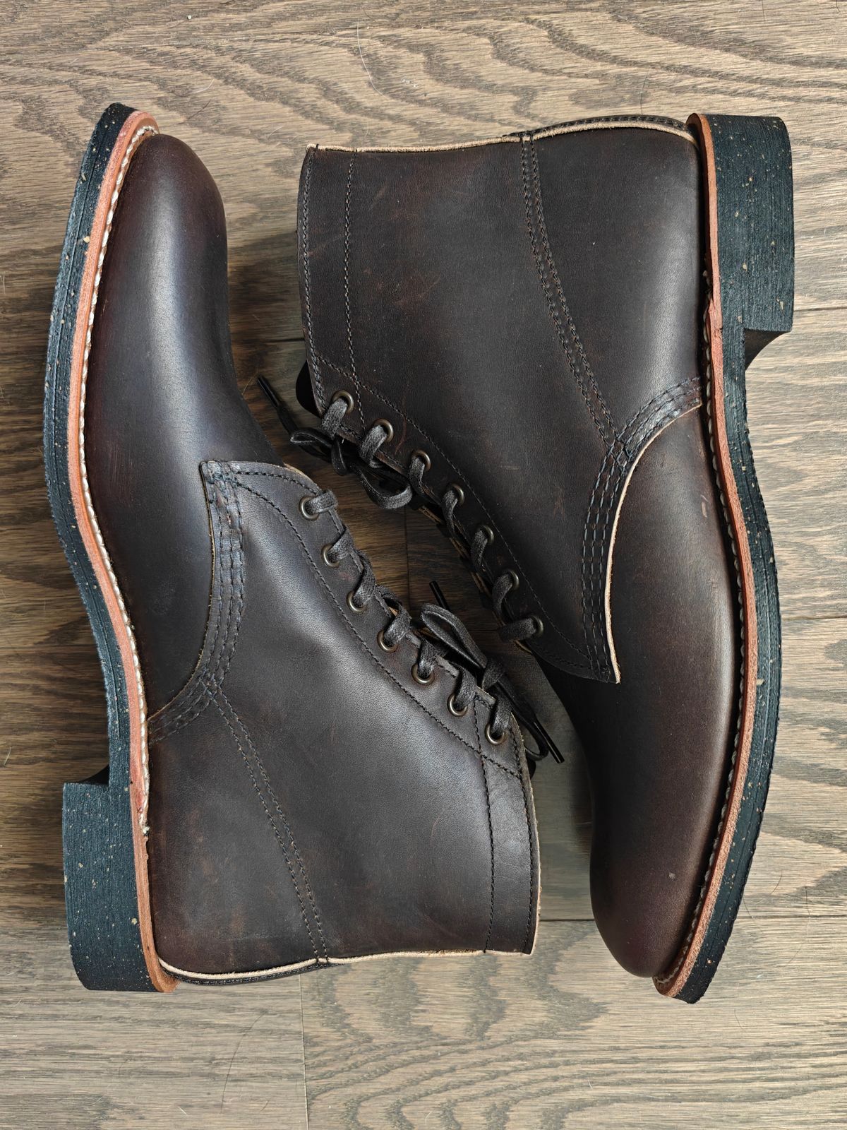 Photo by litespeedd on October 1, 2025 of the Red Wing 8061 Merchant in S.B. Foot Ebony Harness.