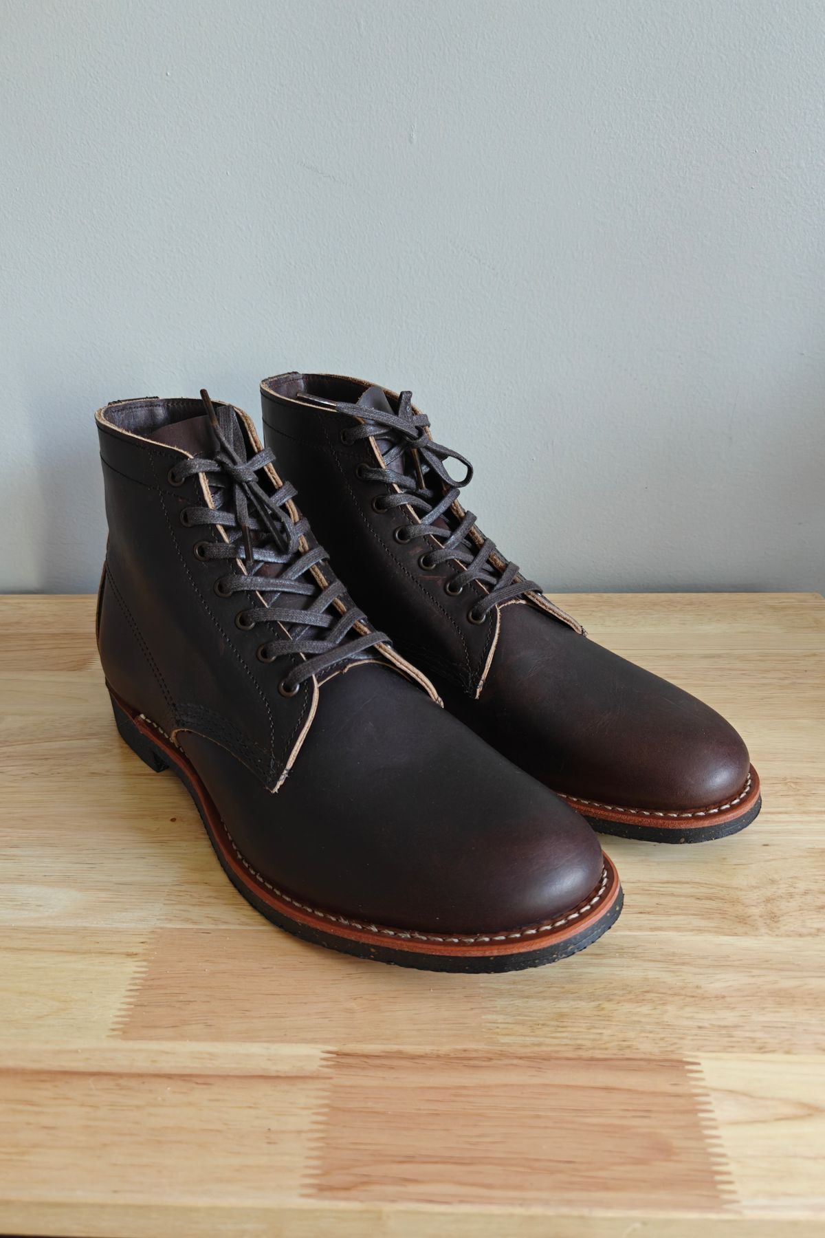 Photo by litespeedd on October 1, 2025 of the Red Wing 8061 Merchant in S.B. Foot Ebony Harness.