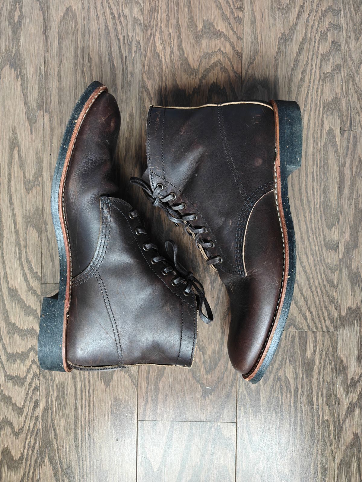 Photo by litespeedd on November 1, 2025 of the Red Wing 8061 Merchant in S.B. Foot Ebony Harness.