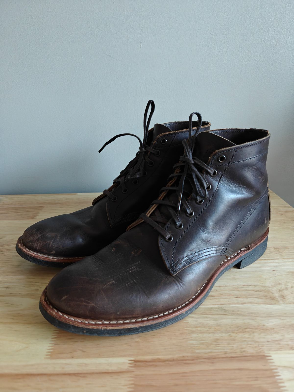 Photo by litespeedd on December 1, 2025 of the Red Wing 8061 Merchant in S.B. Foot Ebony Harness.