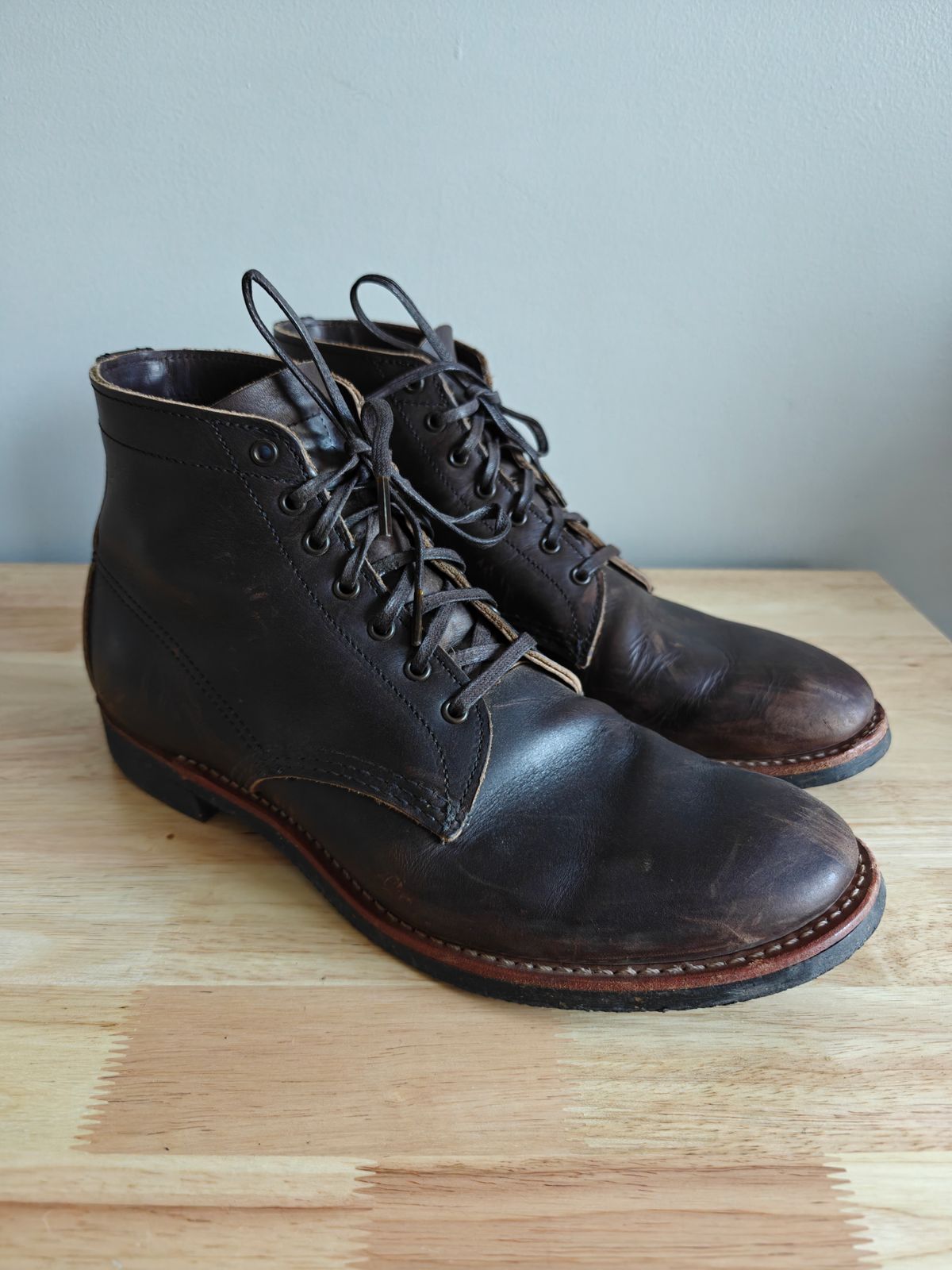 Photo by litespeedd on December 1, 2025 of the Red Wing 8061 Merchant in S.B. Foot Ebony Harness.