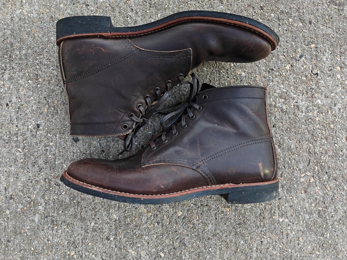 Photo by litespeedd on January 2, 2026 of the Red Wing 8061 Merchant in S.B. Foot Ebony Harness.