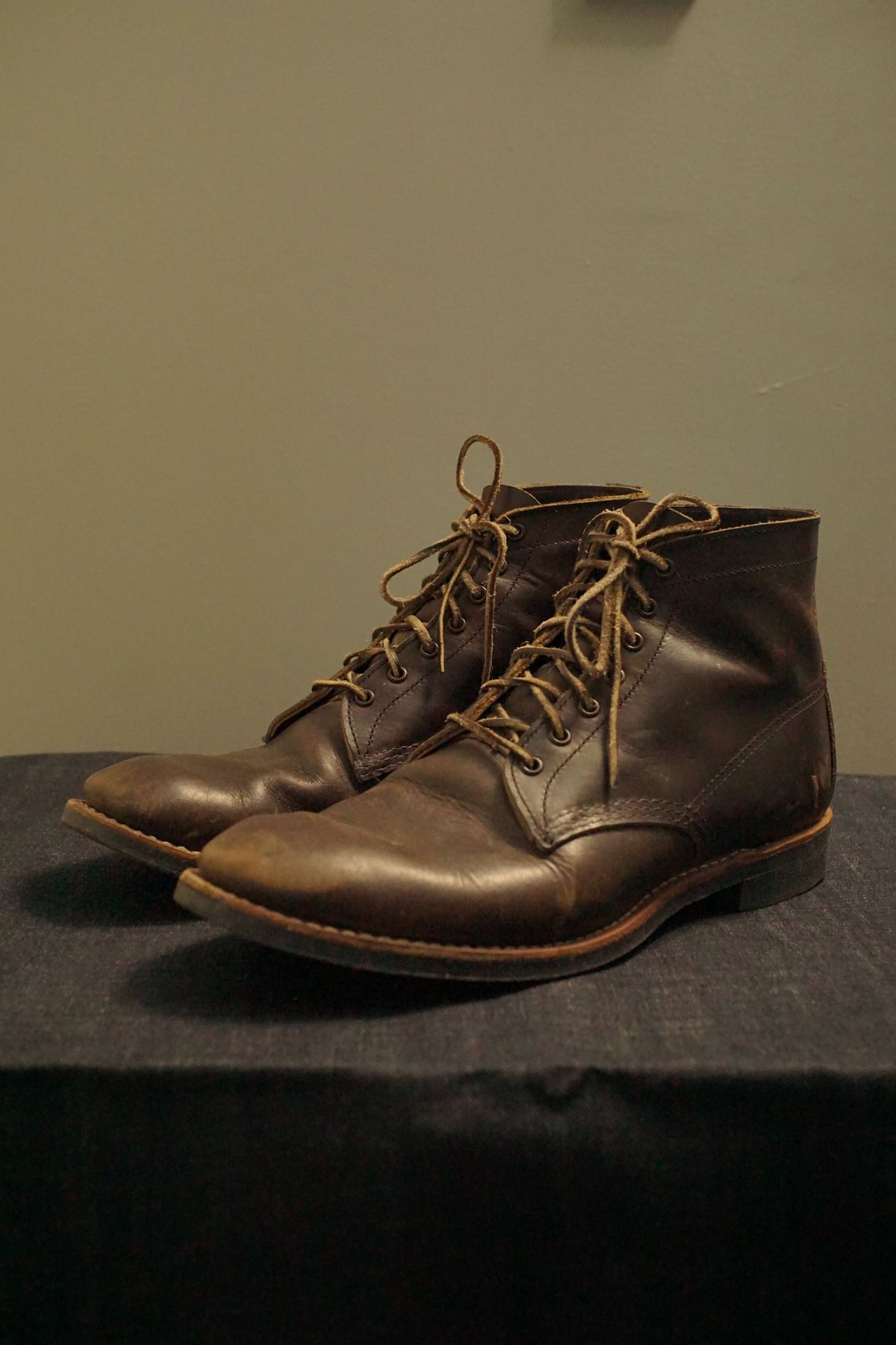 Photo by litespeedd on April 5, 2026 of the Red Wing 8061 Merchant in S.B. Foot Ebony Harness.