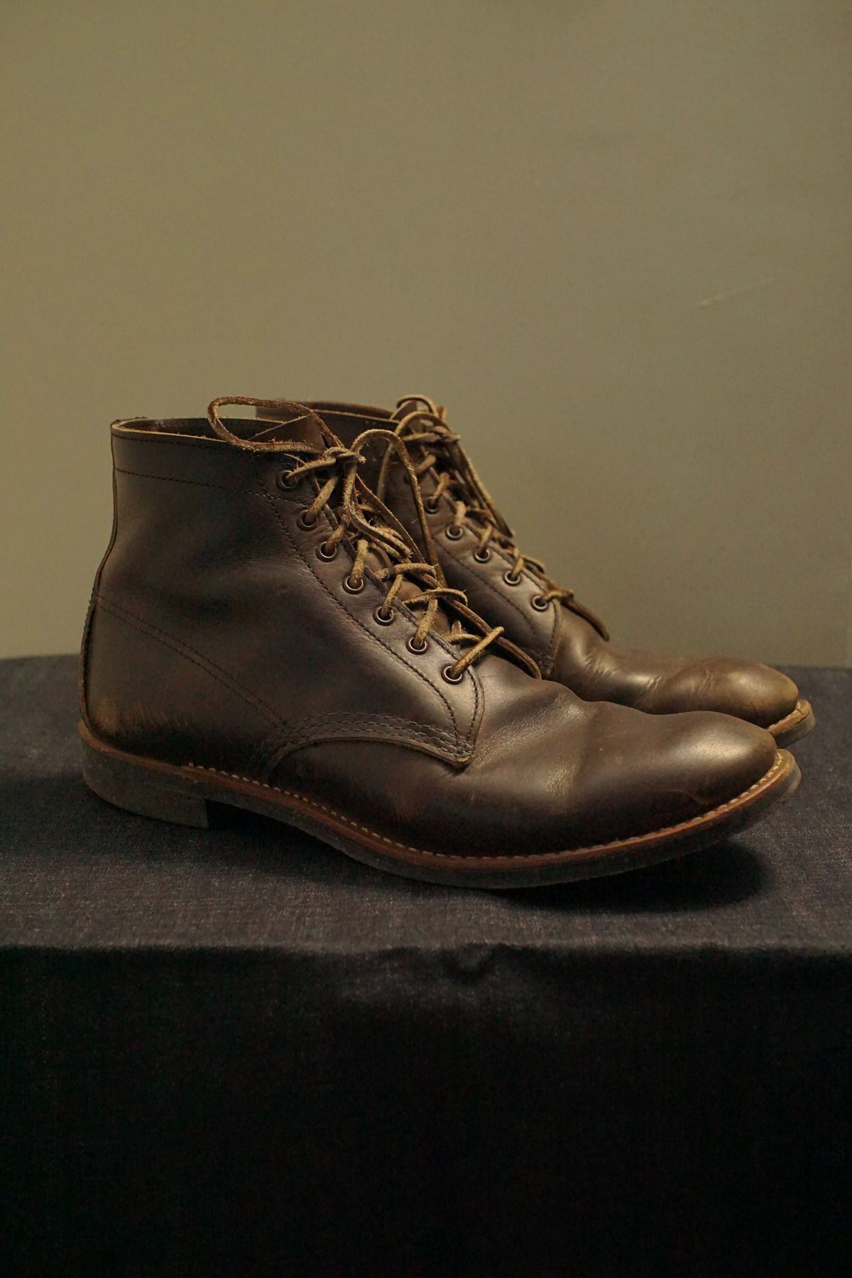 Photo by litespeedd on April 5, 2026 of the Red Wing 8061 Merchant in S.B. Foot Ebony Harness.