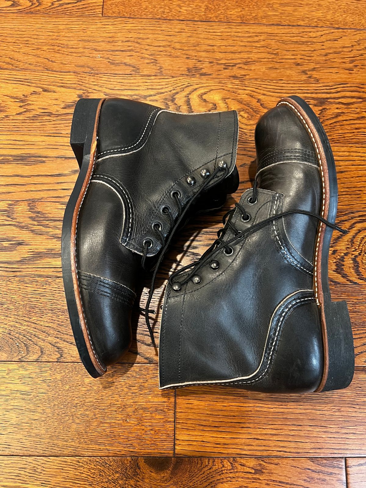 Photo by (deleted user) on December 1, 2023 of the Red Wing Iron Ranger in S.B. Foot Charcoal Rough and Tough.