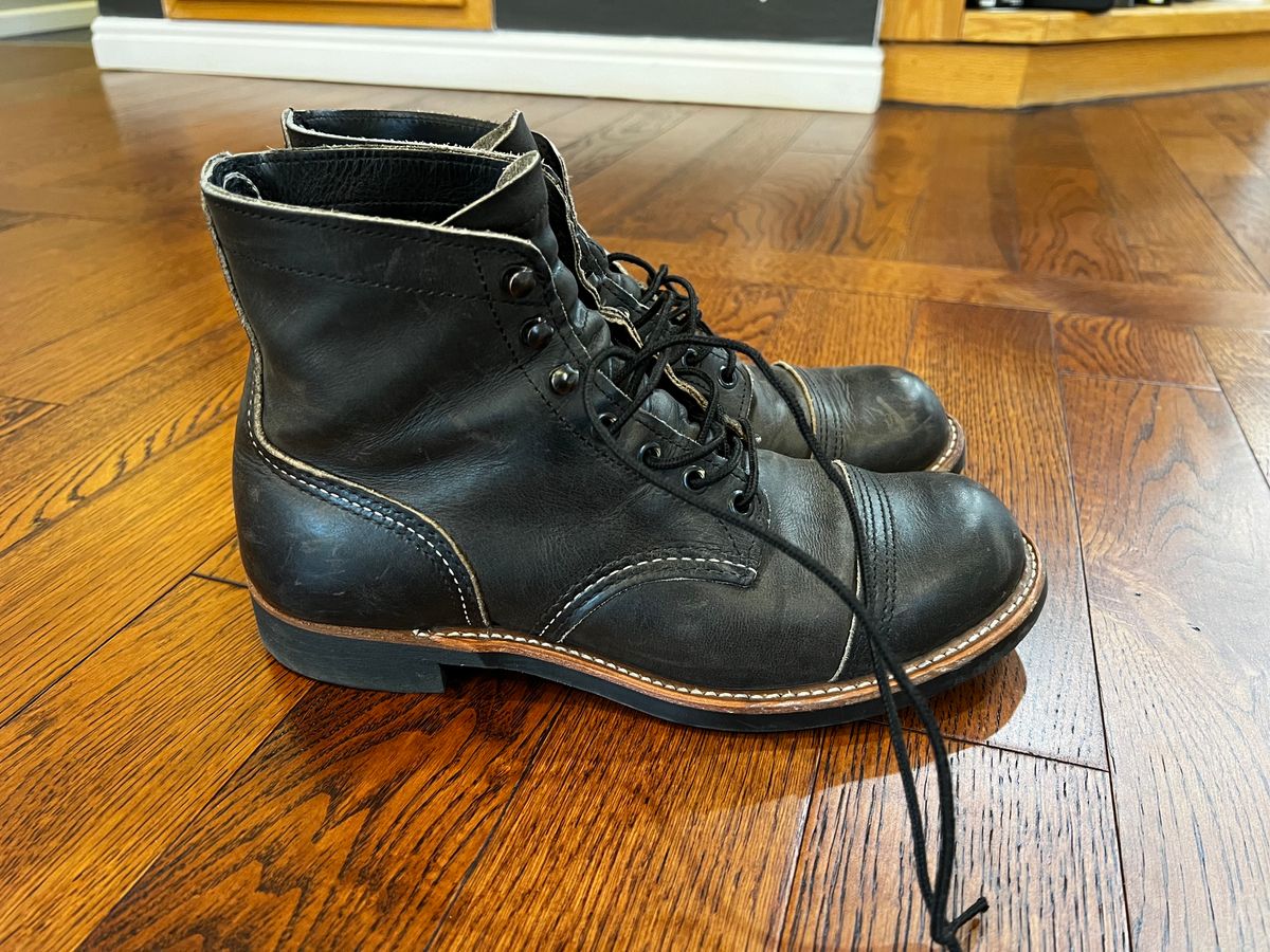 Photo by (deleted user) on January 3, 2024 of the Red Wing Iron Ranger in S.B. Foot Charcoal Rough and Tough.