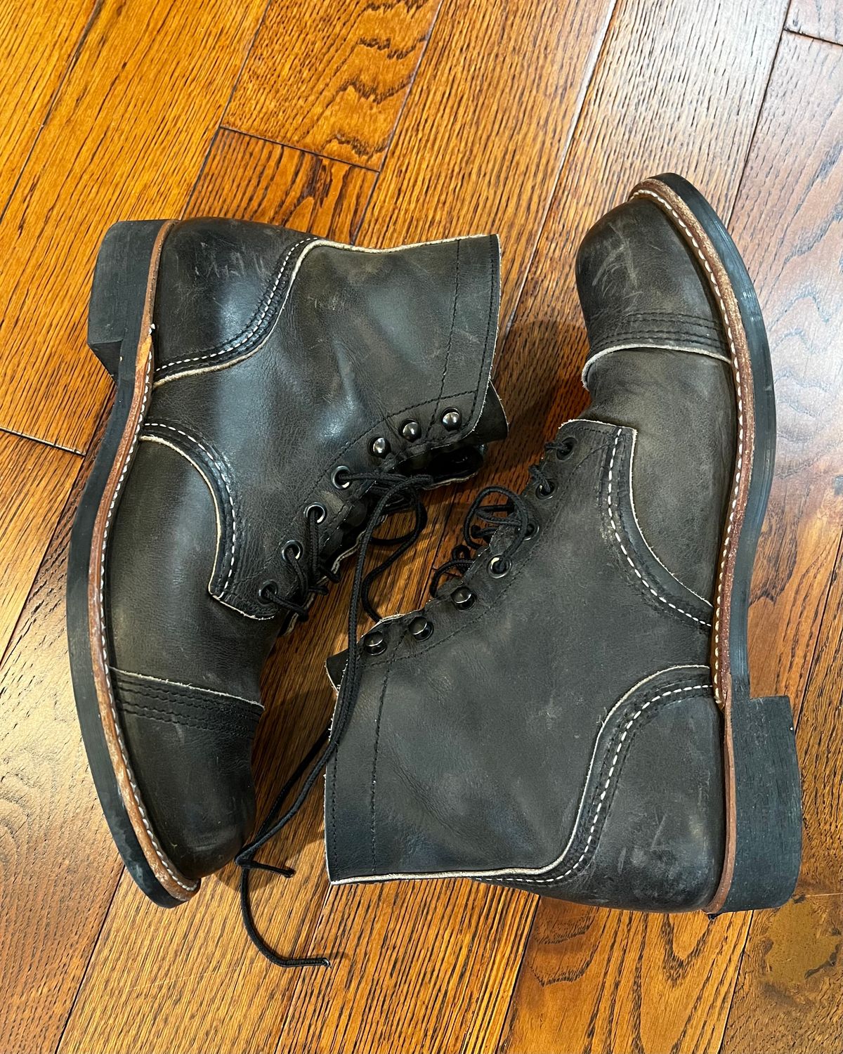 Photo by (deleted user) on January 3, 2024 of the Red Wing Iron Ranger in S.B. Foot Charcoal Rough and Tough.