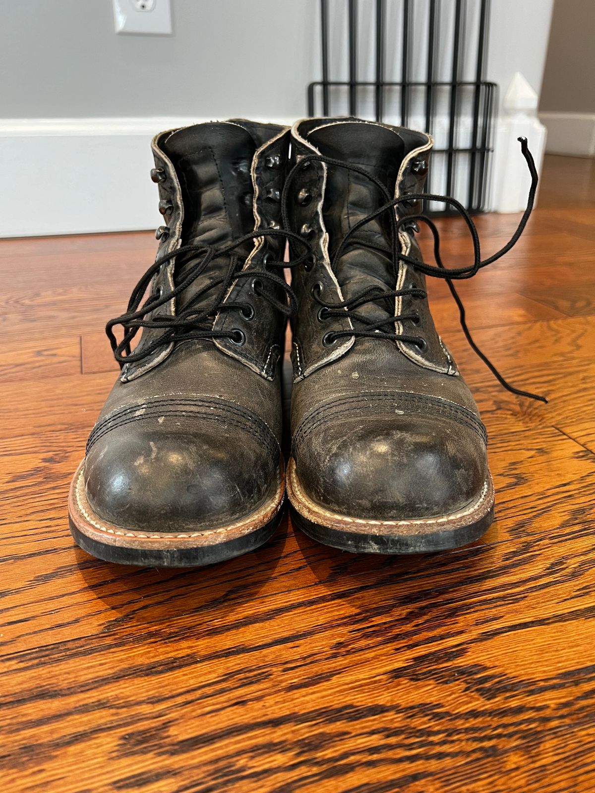 Photo by (deleted user) on February 4, 2024 of the Red Wing Iron Ranger in S.B. Foot Charcoal Rough and Tough.