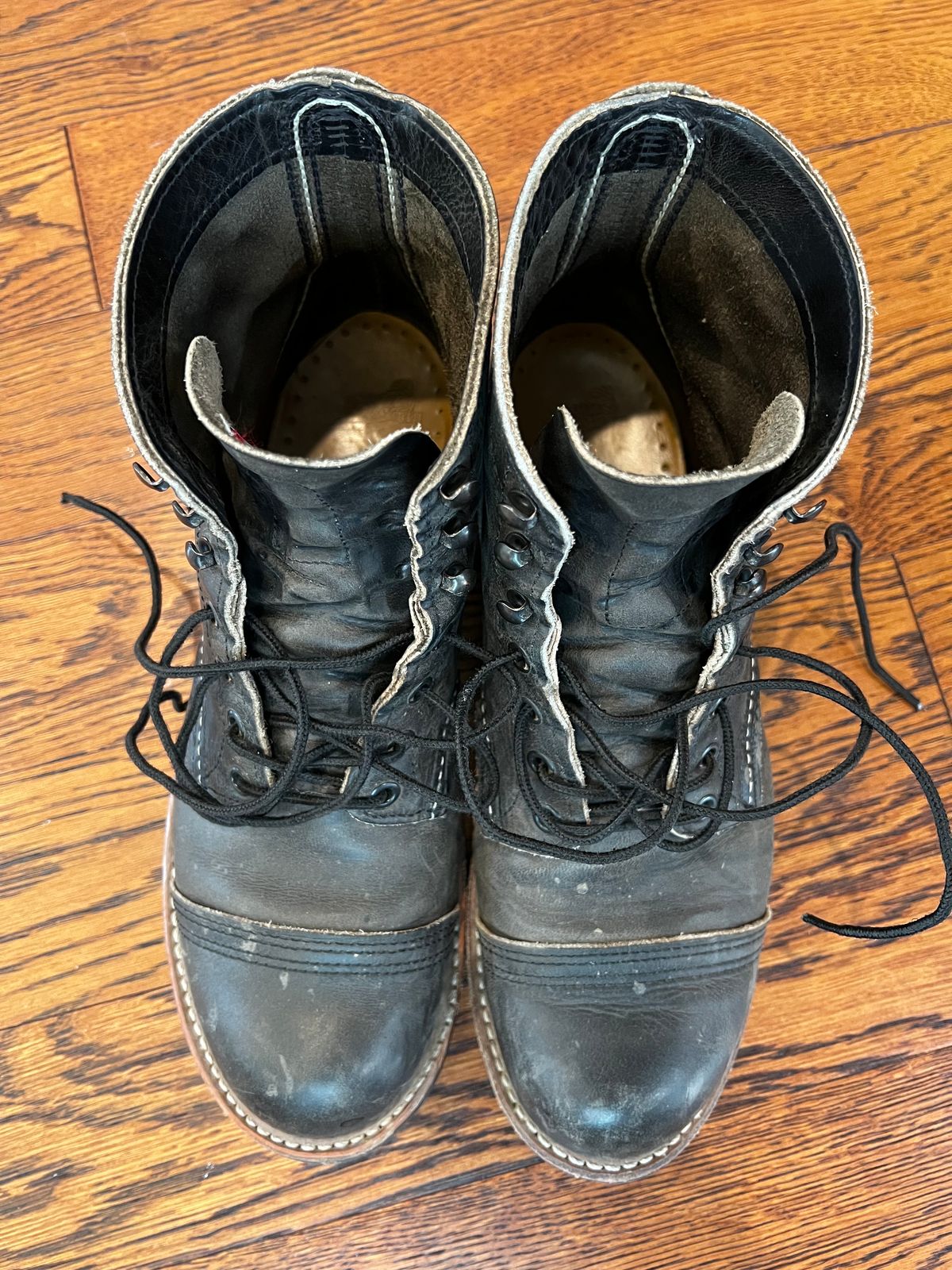 Photo by (deleted user) on February 4, 2024 of the Red Wing Iron Ranger in S.B. Foot Charcoal Rough and Tough.