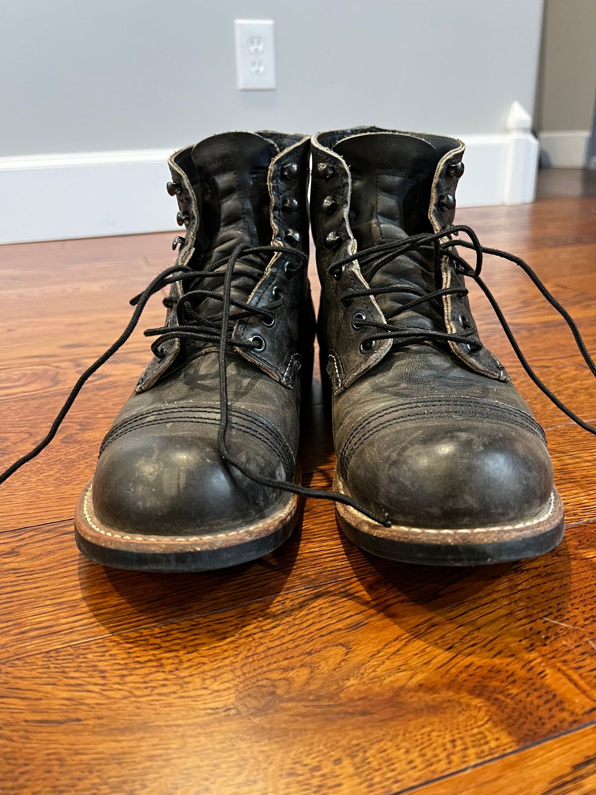 Photo by (deleted user) on March 5, 2024 of the Red Wing Iron Ranger in S.B. Foot Charcoal Rough and Tough.