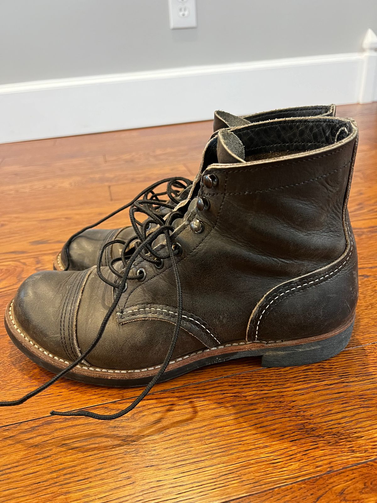 Photo by (deleted user) on March 5, 2024 of the Red Wing Iron Ranger in S.B. Foot Charcoal Rough and Tough.