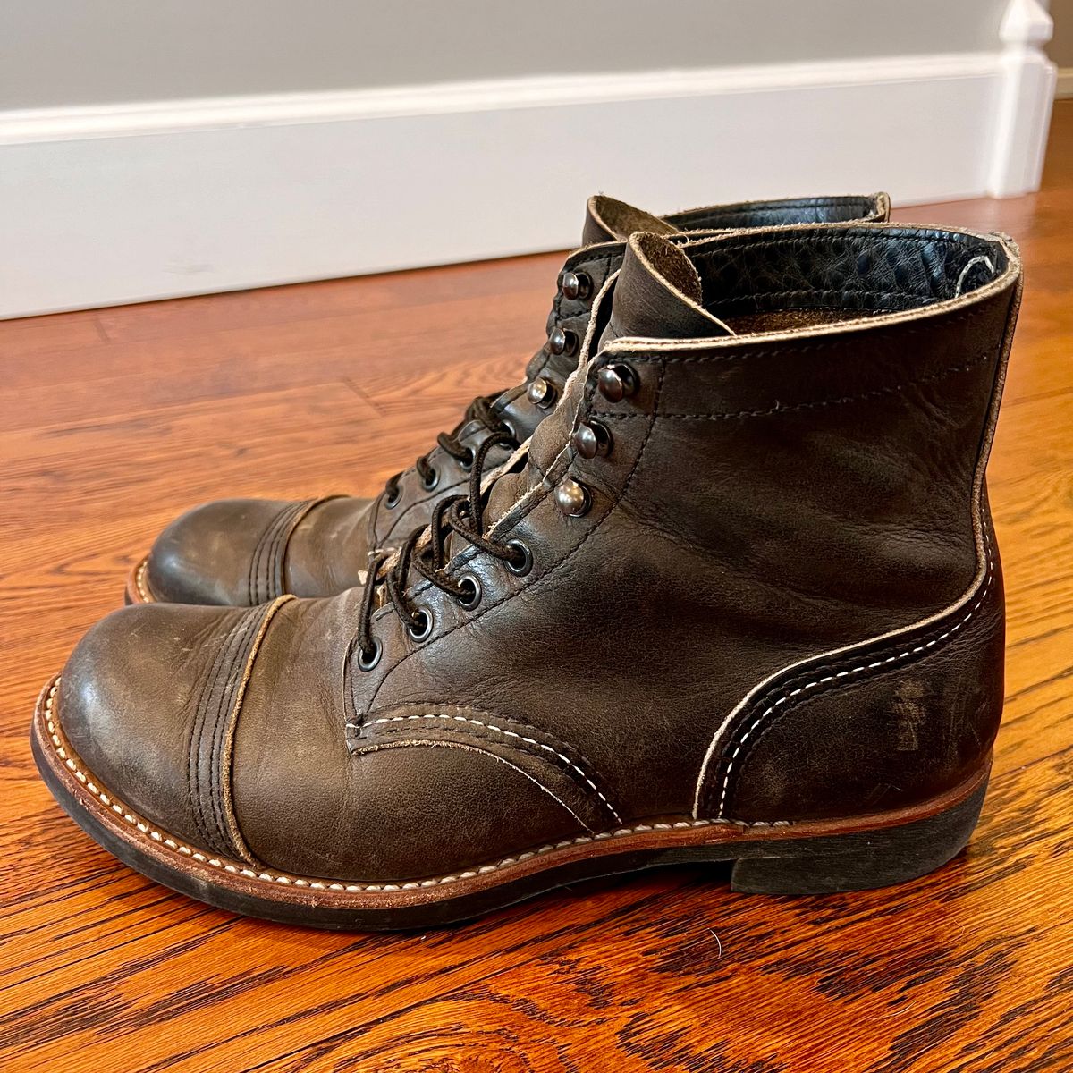 Photo by (deleted user) on April 2, 2024 of the Red Wing Iron Ranger in S.B. Foot Charcoal Rough and Tough.