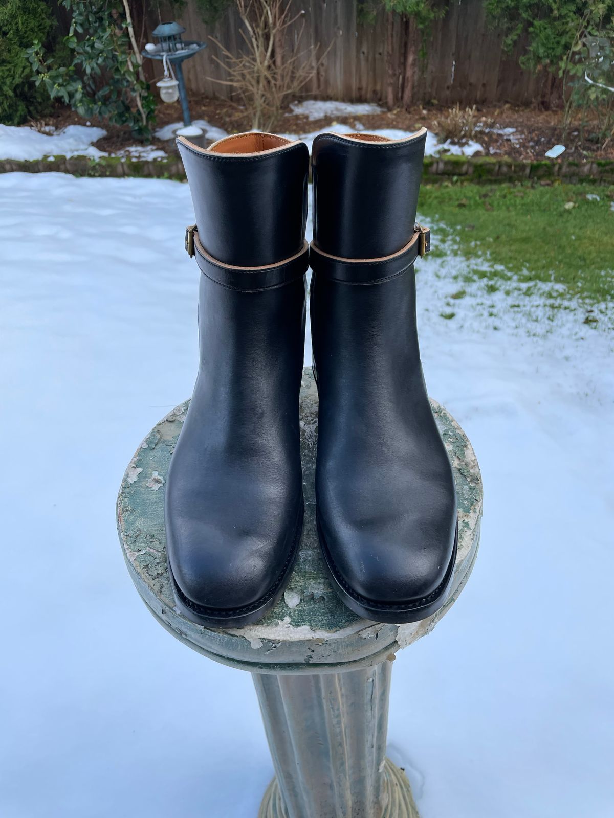 Photo by BoyOi on December 4, 2022 of the Benzein Jodhpur Boots in Maryam Toscanello Horsebutt Overdyed Black.