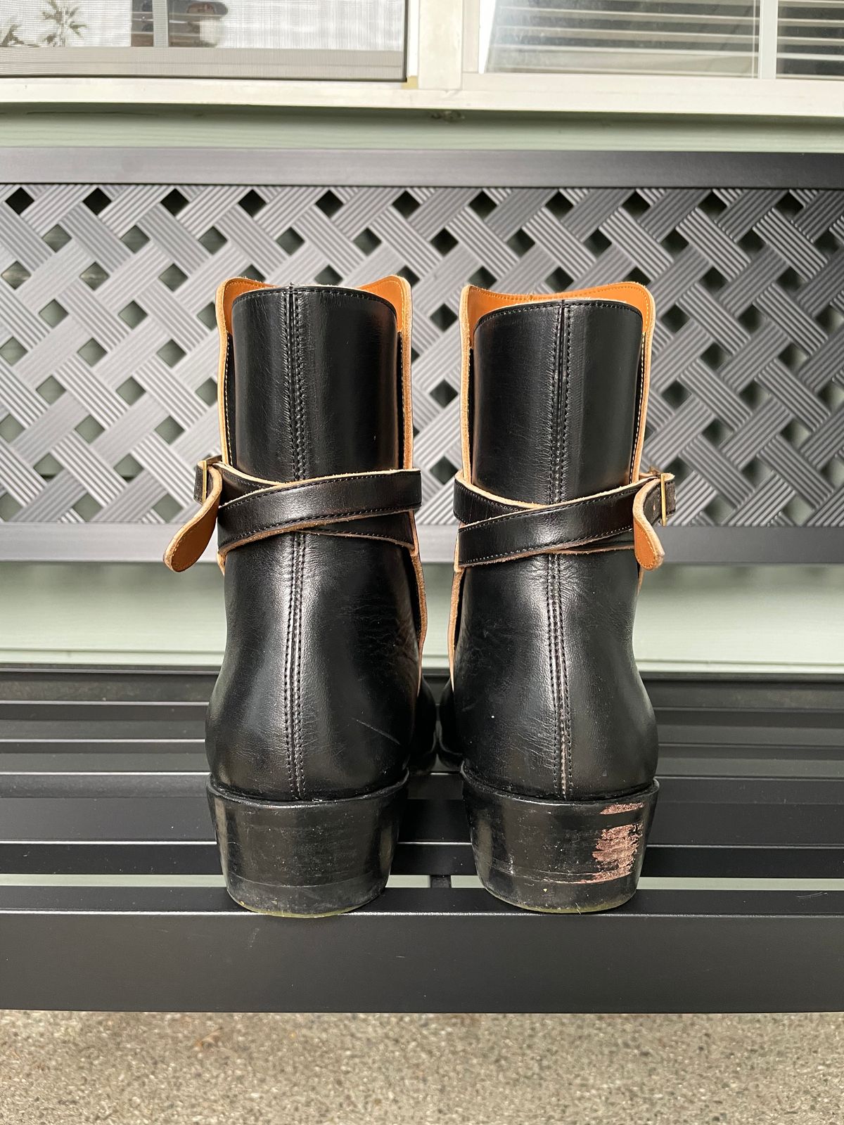 Photo by BoyOi on January 4, 2023 of the Benzein Jodhpur Boots in Maryam Toscanello Horsebutt Overdyed Black.