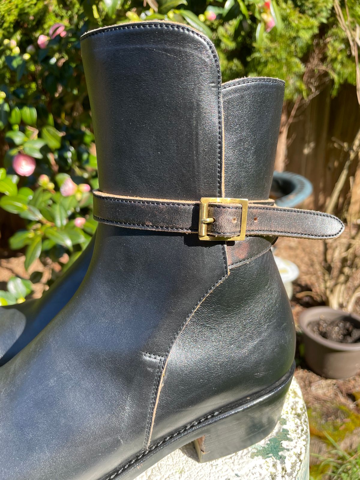 Photo by BoyOi on April 4, 2023 of the Benzein Jodhpur Boots in Maryam Toscanello Horsebutt Overdyed Black.