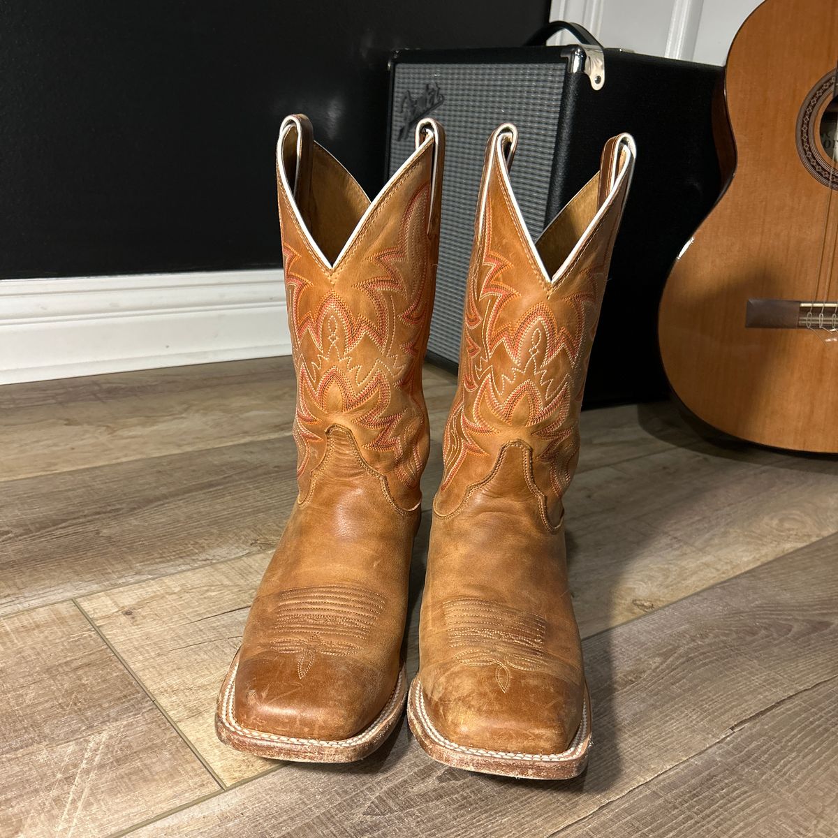 Photo by MasonAlbertini on February 6, 2024 of the Justin AUSTIN 11" WESTERN BOOT in Unknown Material.