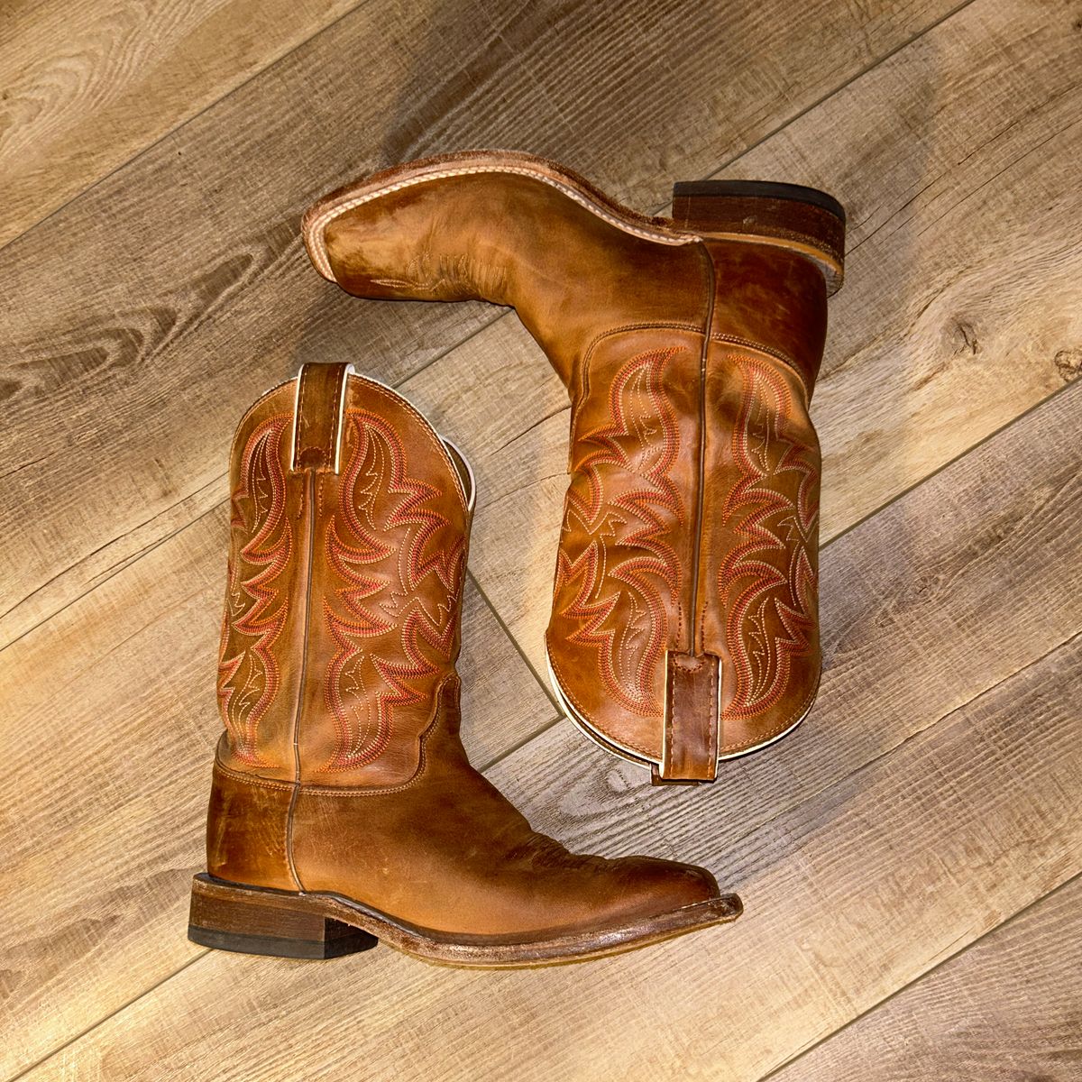 Photo by MasonAlbertini on February 6, 2024 of the Justin AUSTIN 11" WESTERN BOOT in Unknown Material.