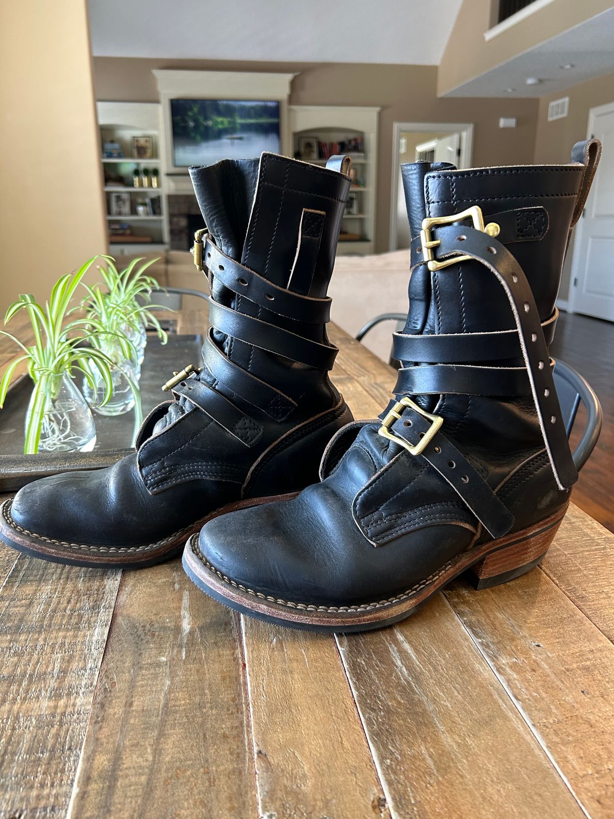 Photo by MasonAlbertini on September 7, 2024 of the Nicks Heritage TankerPro in Horween Black Chromexcel.