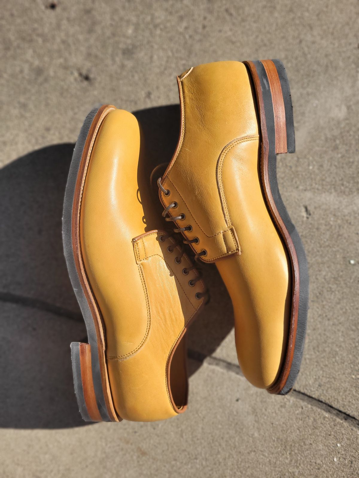 Photo by Slippy_Squeeze on October 5, 2022 of the Viberg Derby Shoe in Shinki Camel Latigo Horsehide.