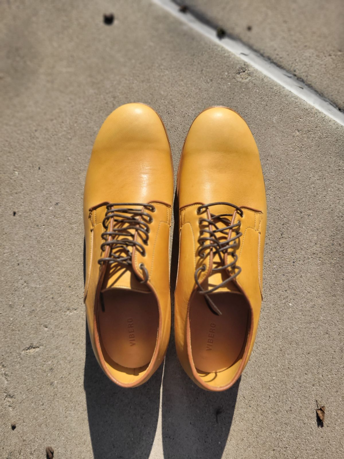 Photo by Slippy_Squeeze on October 5, 2022 of the Viberg Derby Shoe in Shinki Camel Latigo Horsehide.