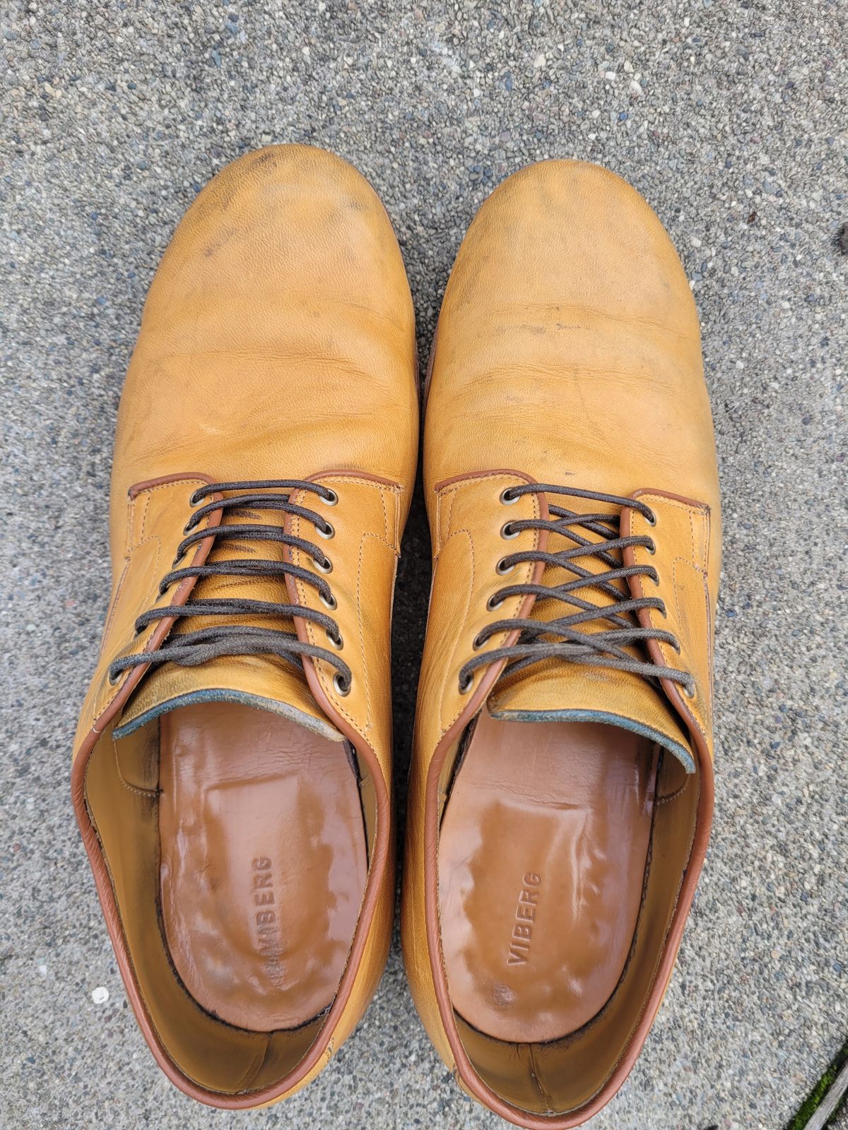 Photo by Slippy_Squeeze on January 3, 2023 of the Viberg Derby Shoe in Shinki Camel Latigo Horsehide.