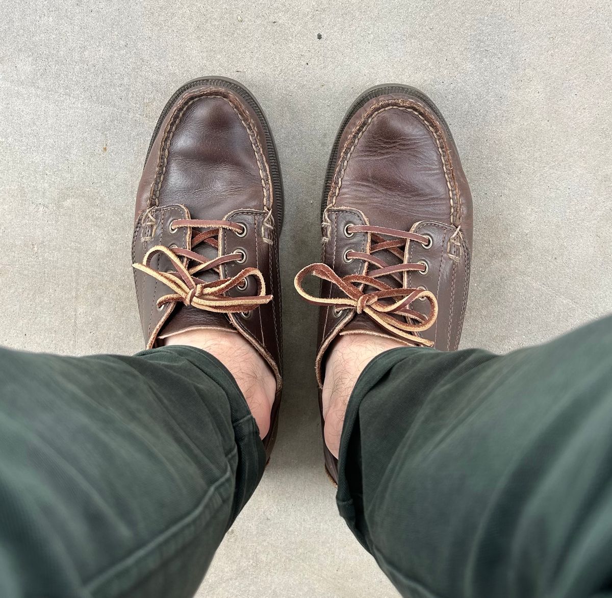 Photo by i29alpha on December 12, 2023 of the Oak Street Bootmakers Trail Oxford in Horween Brown Chromexcel.