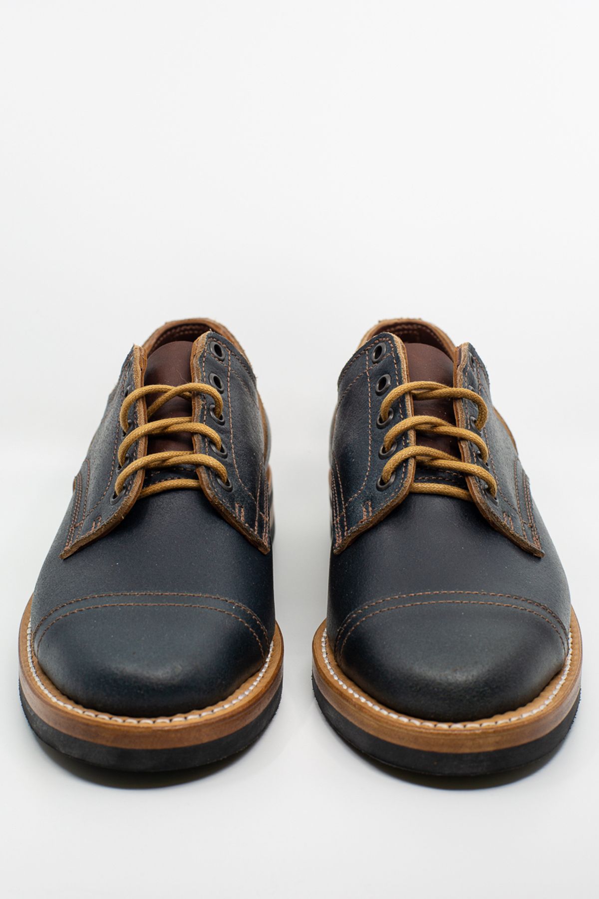 Photo by bhinks on November 4, 2022 of the Truman Derby in Horween Navy Waxed Flesh.