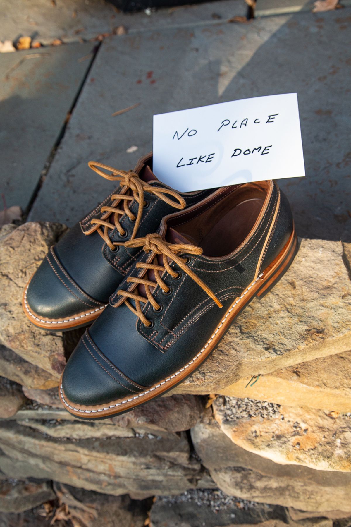 Photo by bhinks on November 4, 2022 of the Truman Derby in Horween Navy Waxed Flesh.