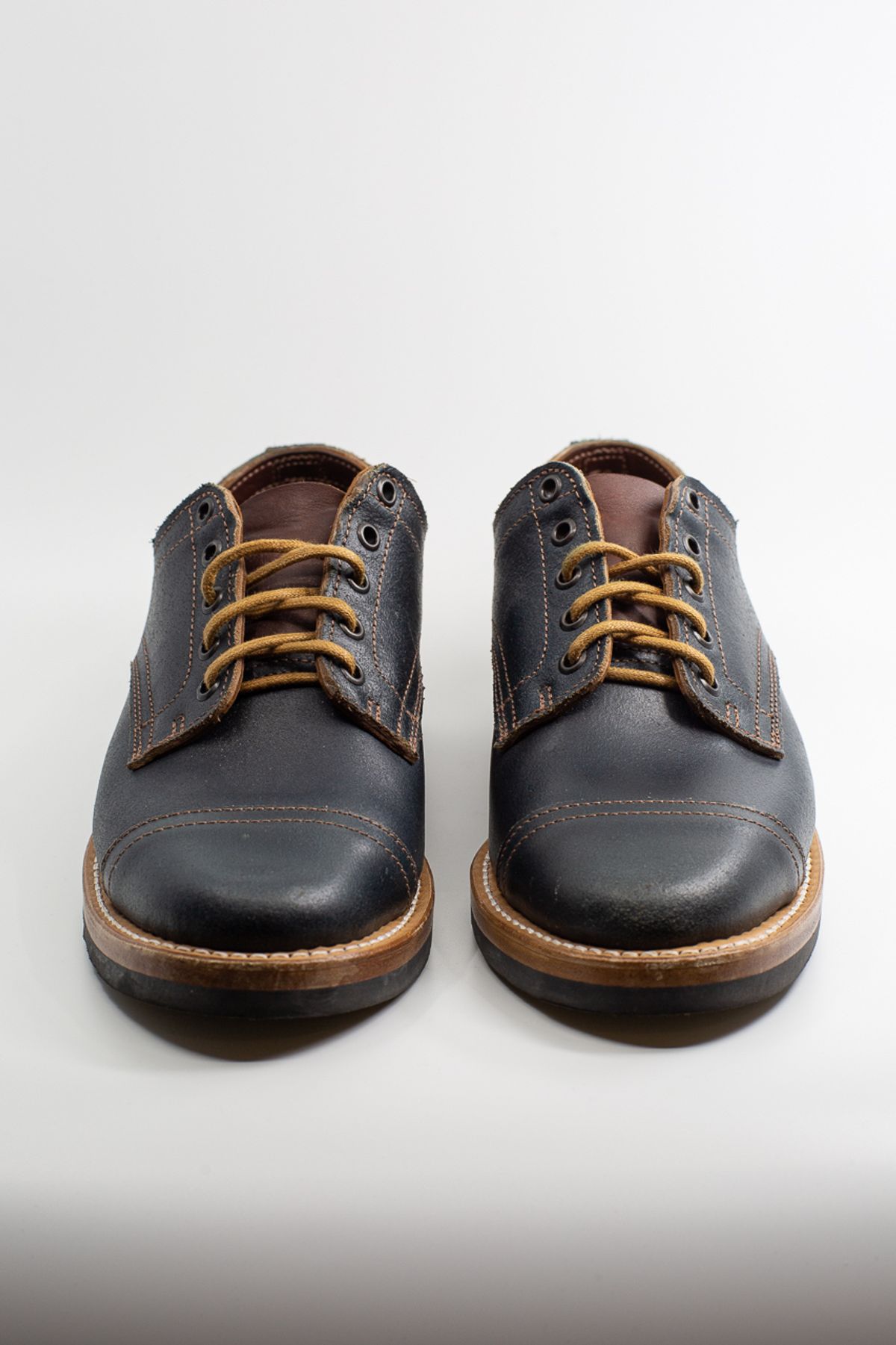 Photo by bhinks on December 5, 2022 of the Truman Derby in Horween Navy Waxed Flesh.