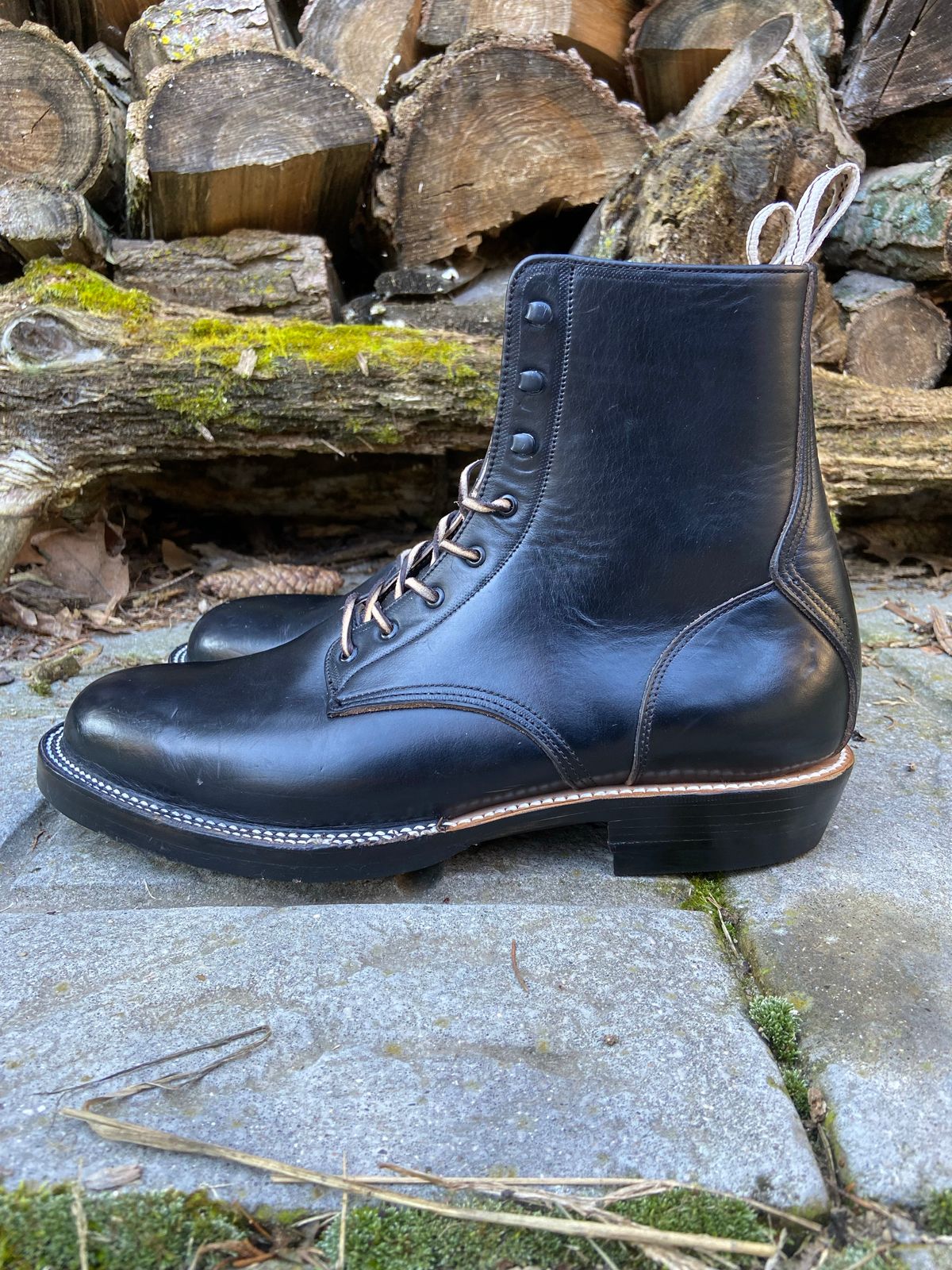 Photo by cuffcheckdenim on October 1, 2022 of the Unmarked DB Hunter in Horween Black Chromexcel.