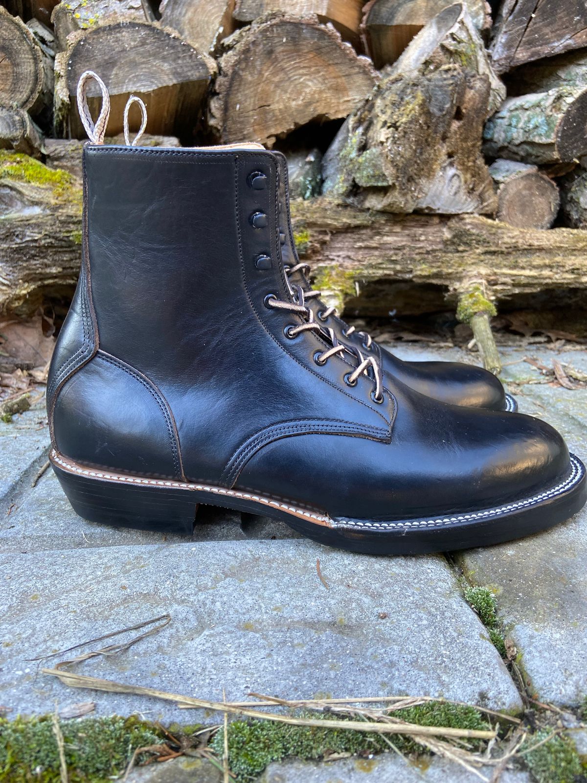 Photo by cuffcheckdenim on October 1, 2022 of the Unmarked DB Hunter in Horween Black Chromexcel.