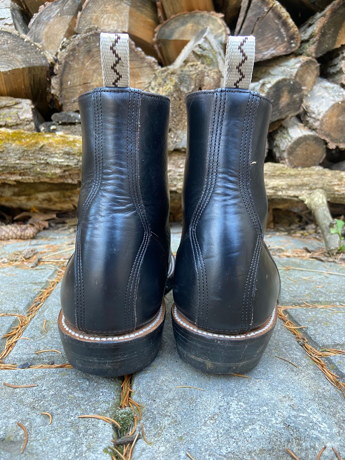 Photo by cuffcheckdenim on November 3, 2022 of the Unmarked DB Hunter in Horween Black Chromexcel.