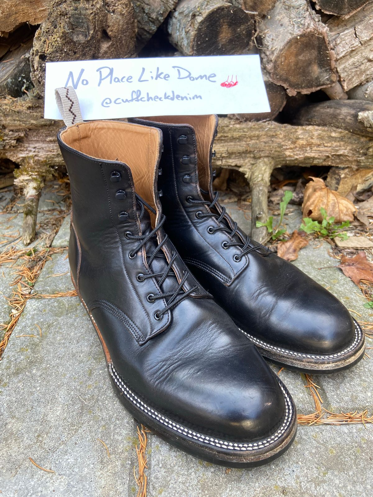 Photo by cuffcheckdenim on November 3, 2022 of the Unmarked DB Hunter in Horween Black Chromexcel.